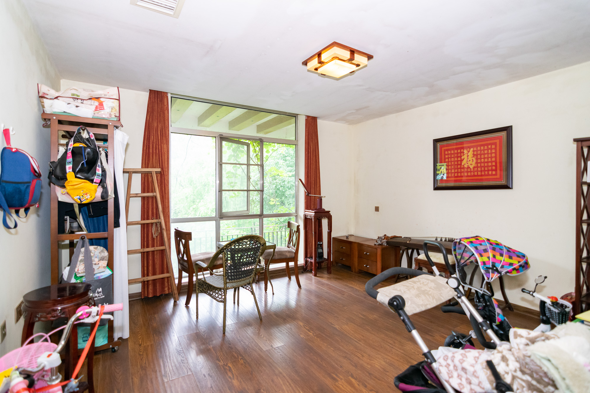 普瑞斯堡  6室3厅1卫   848.00万卧室