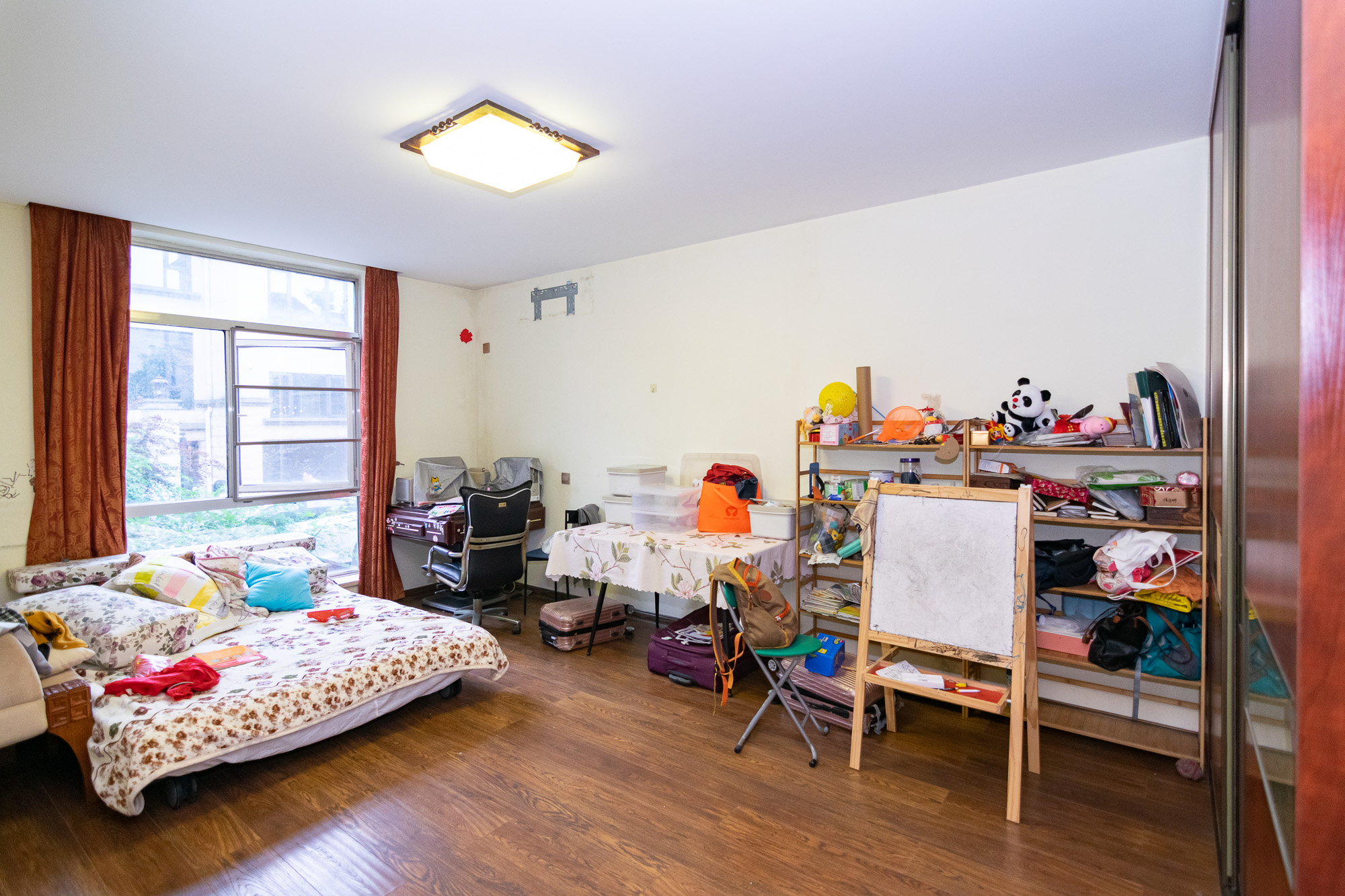 普瑞斯堡  6室3厅1卫   848.00万卧室