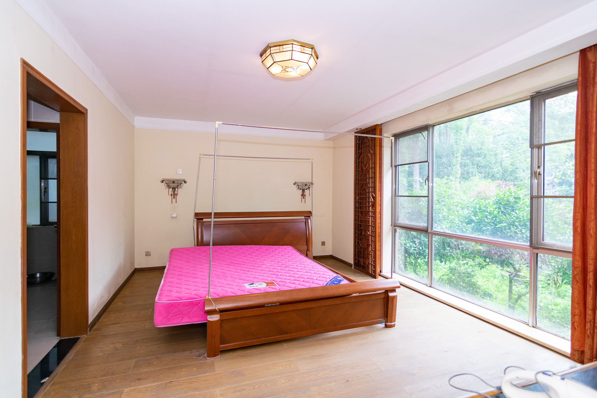 普瑞斯堡  6室3厅1卫   848.00万卧室