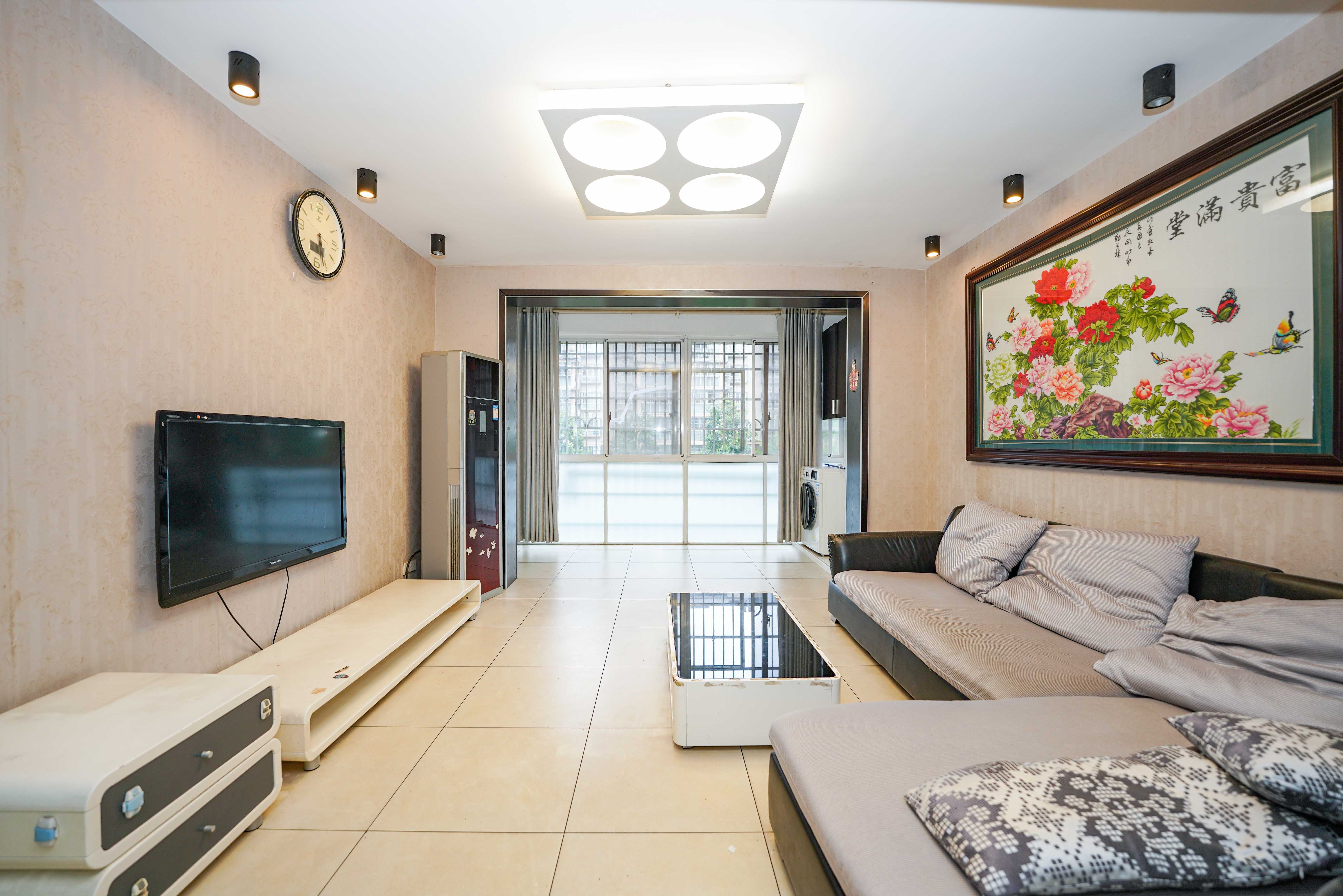 鄱阳小区  3室2厅1卫    52.0万客厅