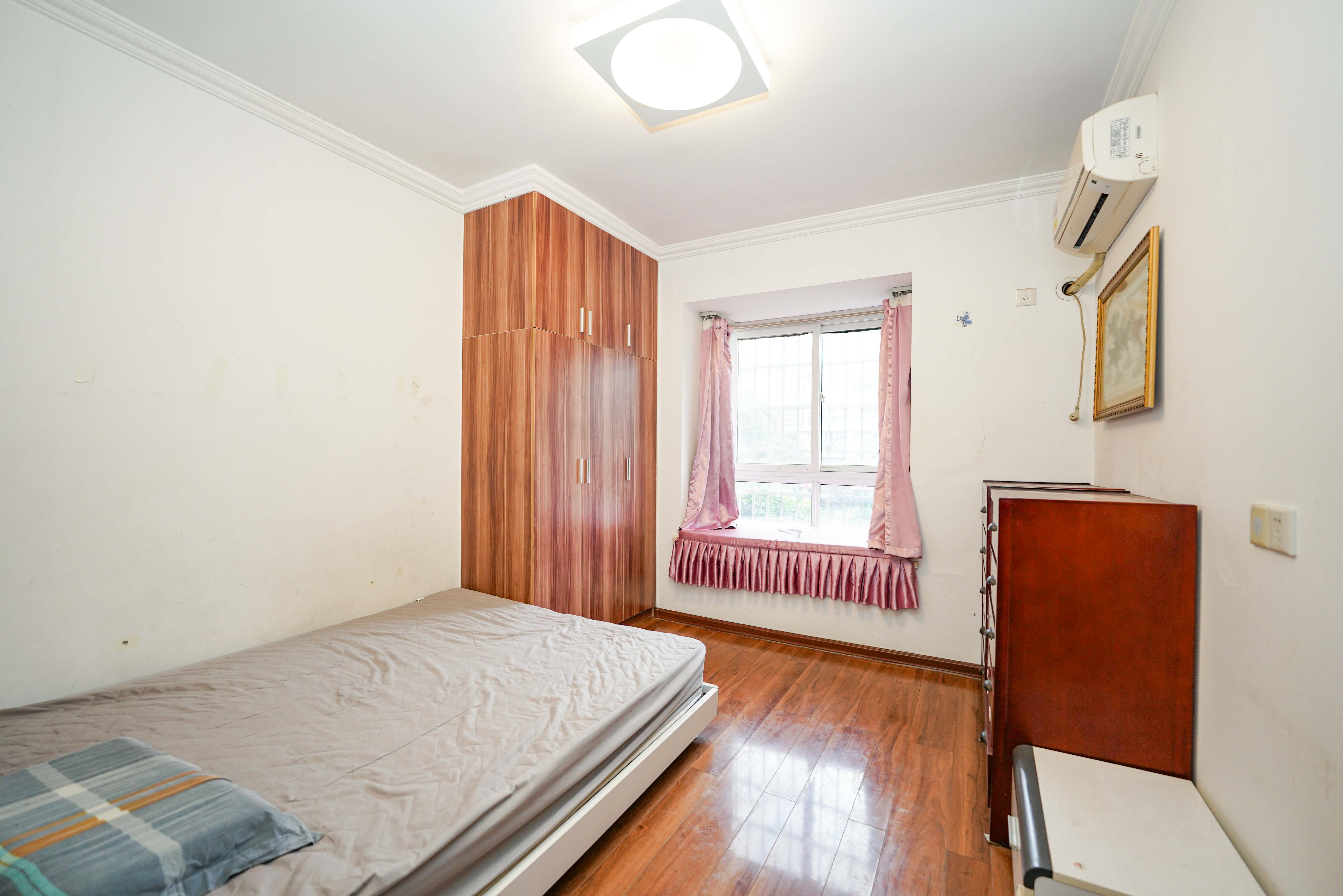 鄱阳小区  3室2厅1卫    52.0万卧室