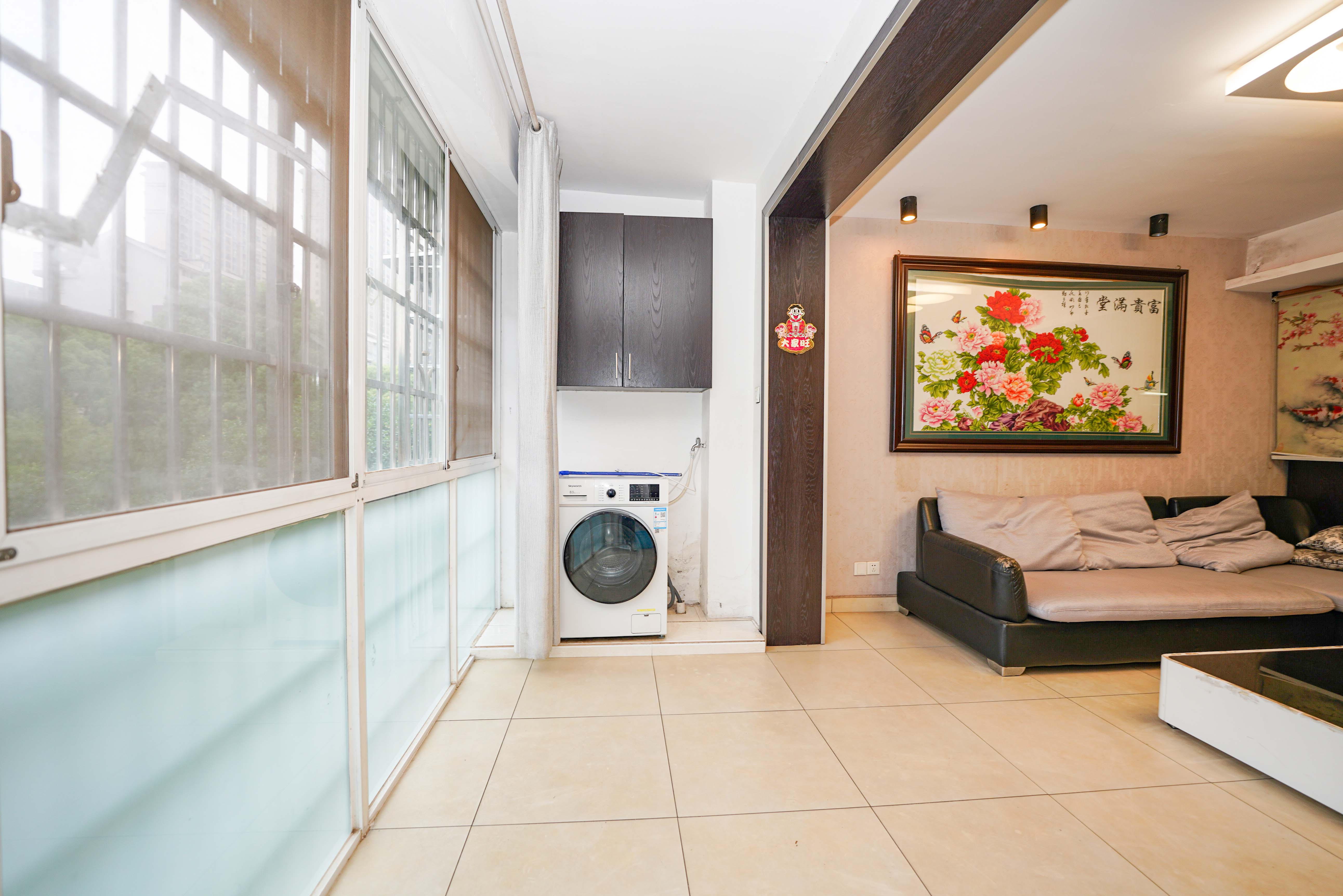 鄱阳小区  3室2厅1卫    52.0万阳台