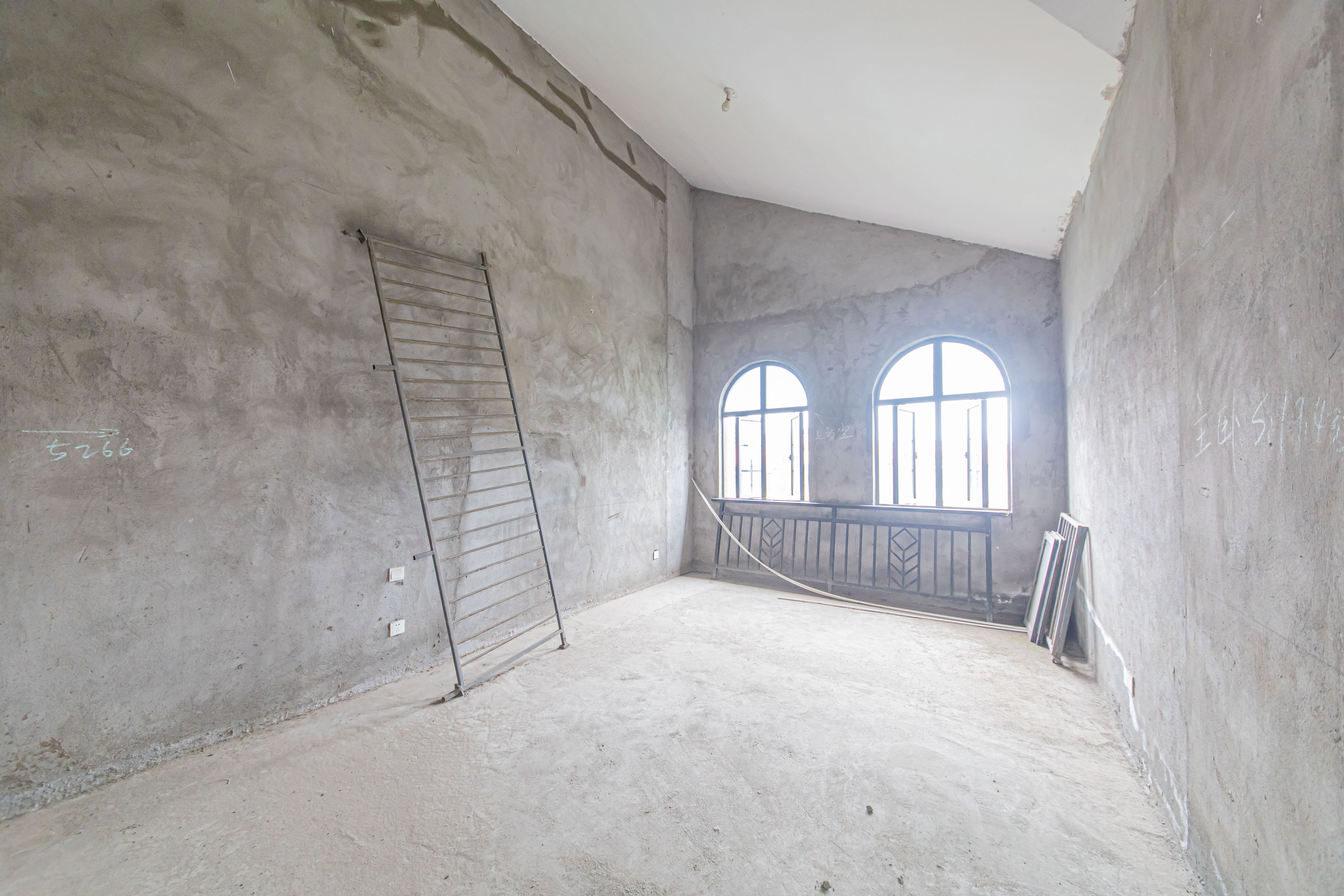 中建芙蓉和苑  4室2厅1卫   300.00万卧室