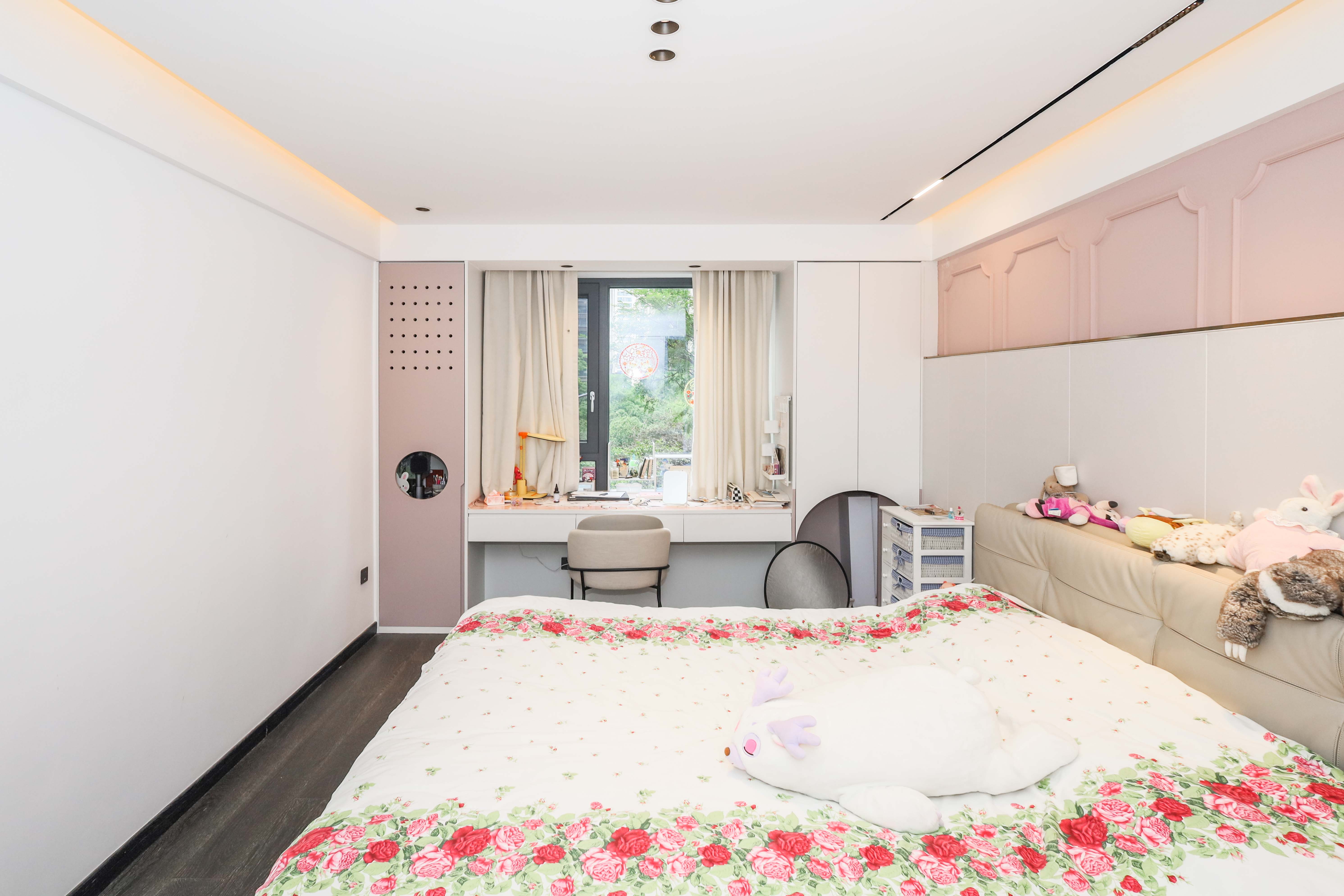建發(fā)央著  4室2廳2衛(wèi)    397.0萬臥室