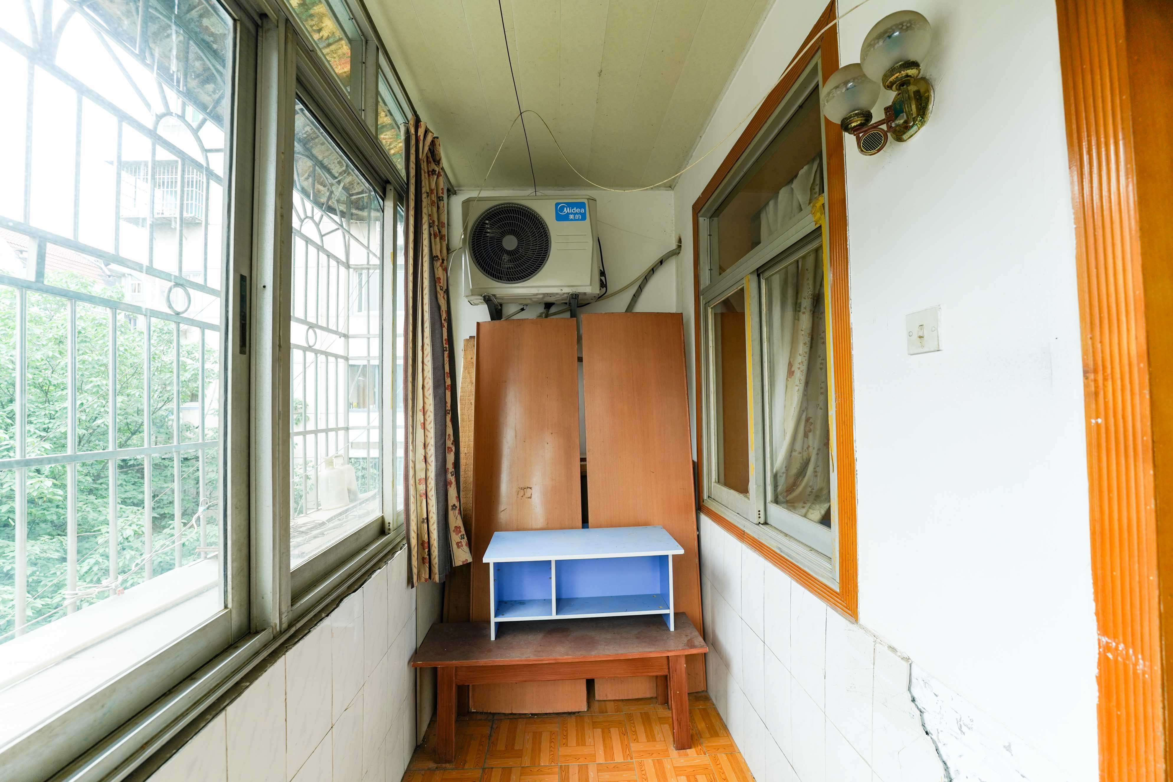 青园路农村信用社  3室2厅1卫   55.00万阳台