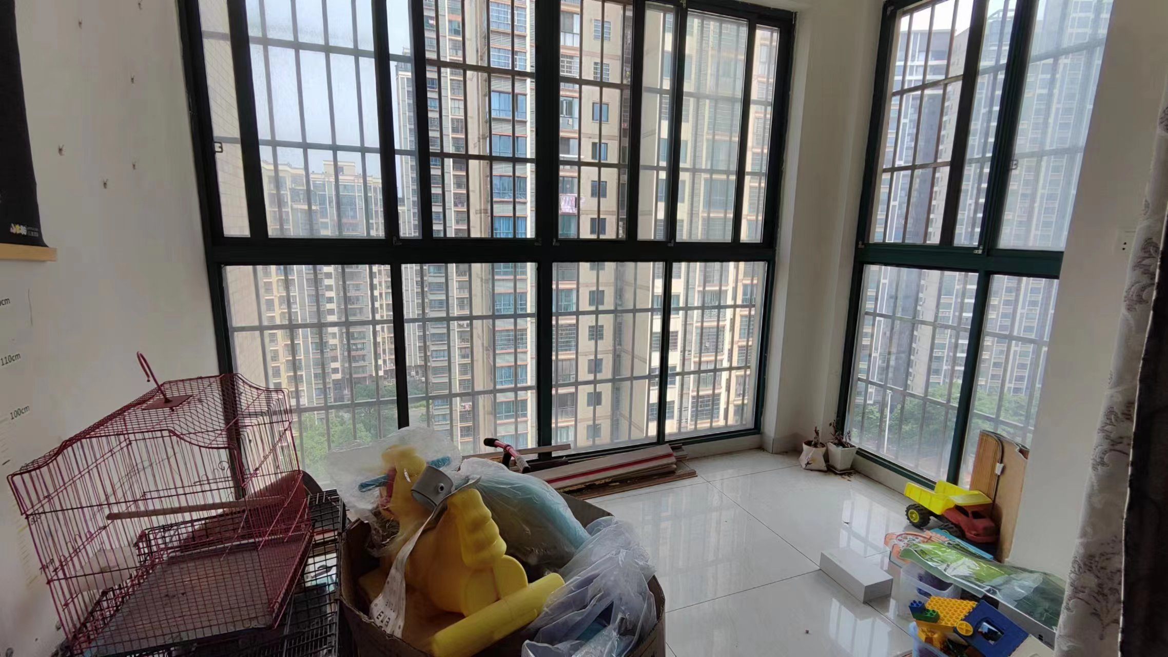 湖景名城 4室2厅2卫 87.80万 湖景名城 4室2厅2卫 87.80万室内图