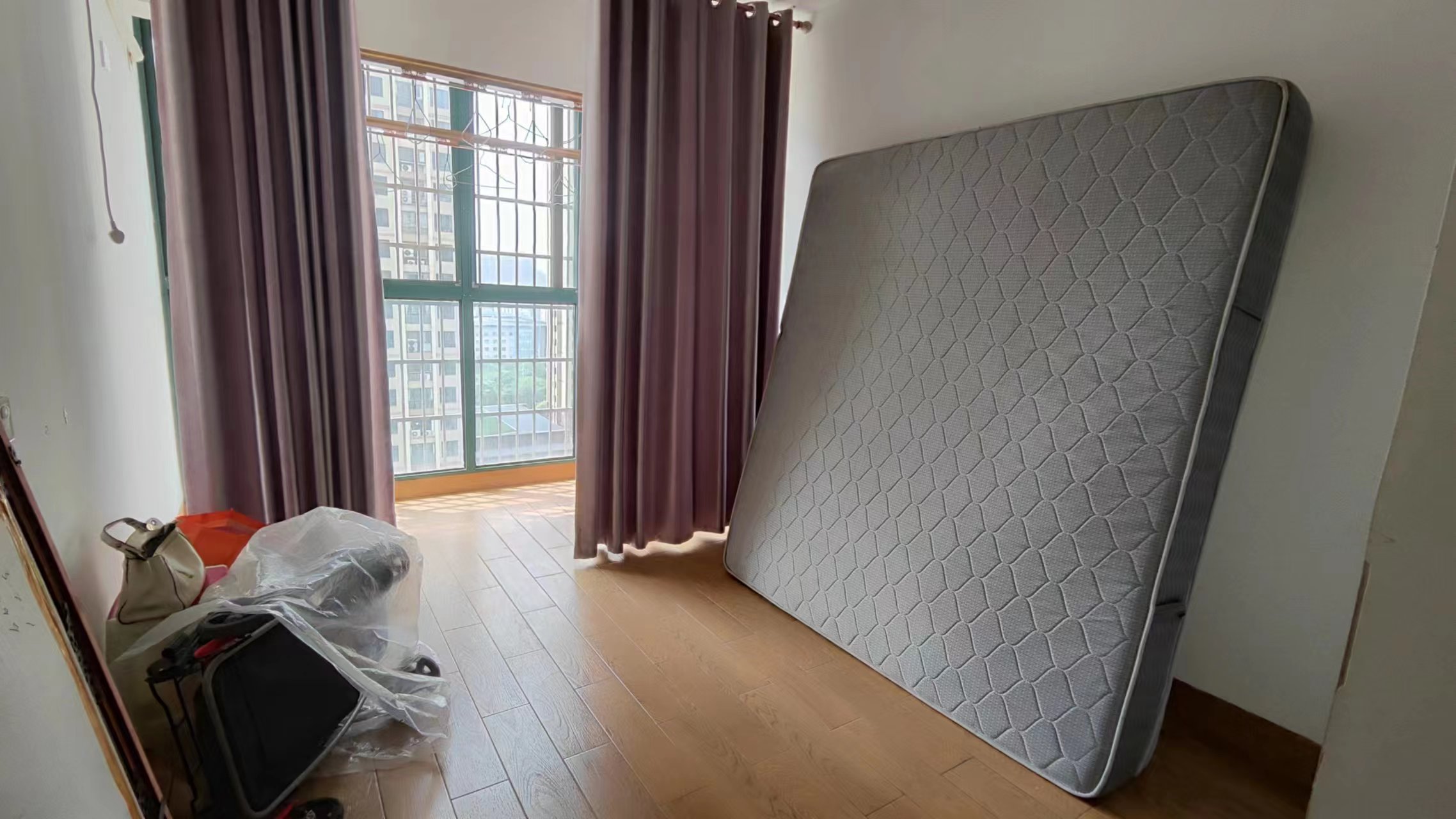 湖景名城 4室2厅2卫 87.80万 湖景名城 4室2厅2卫 87.80万室内图