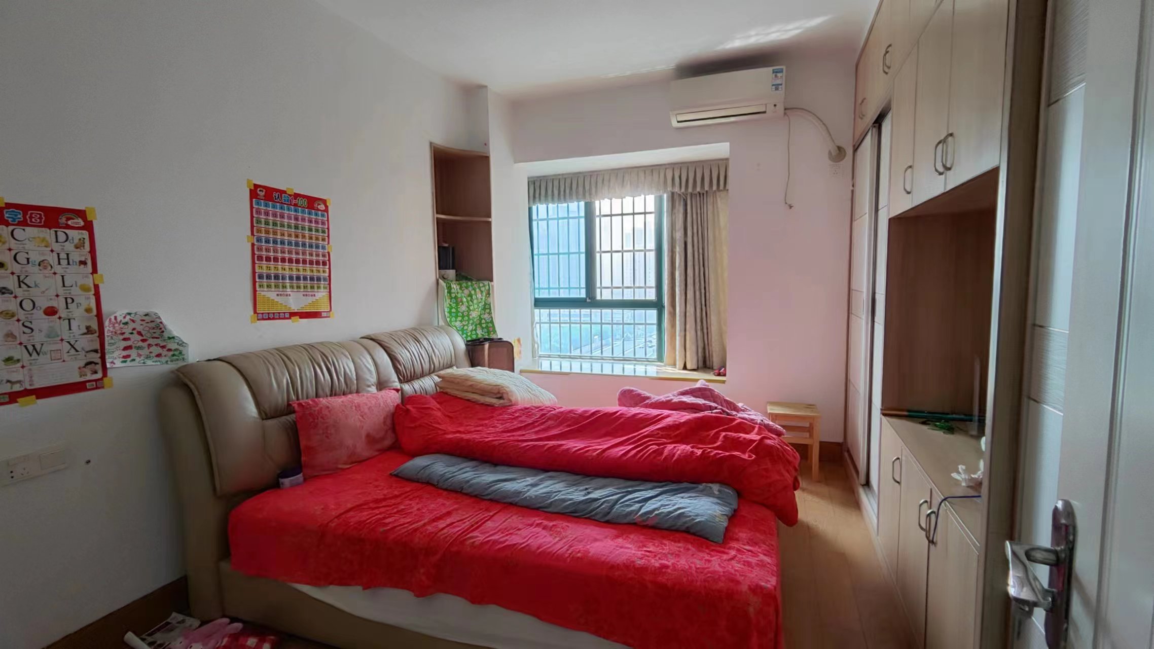 湖景名城 4室2厅2卫 87.80万 湖景名城 4室2厅2卫 87.80万室内图