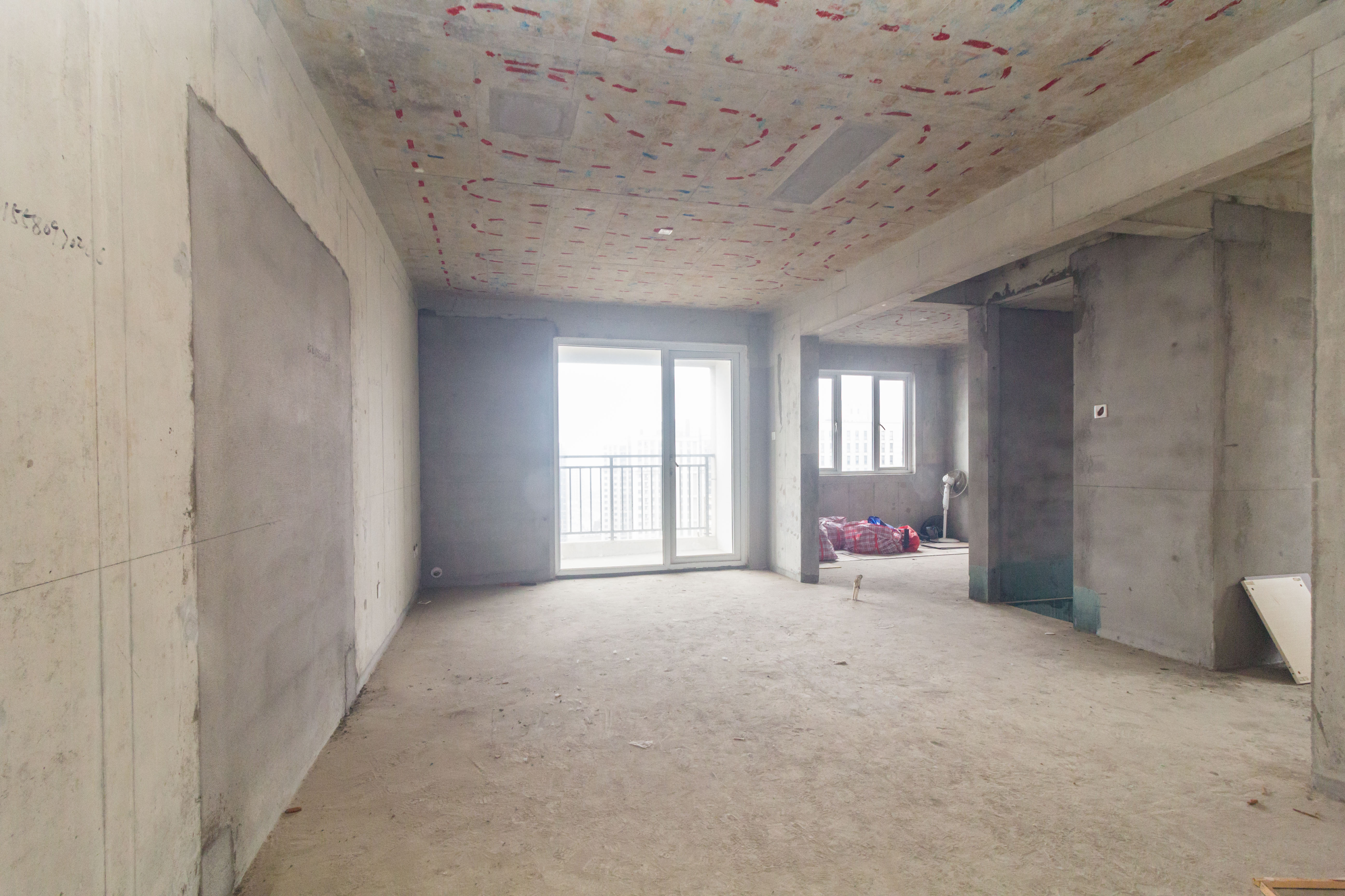 芙蓉万国城MOMA（卓越汇富苑）  4室2厅2卫   140.00万客厅