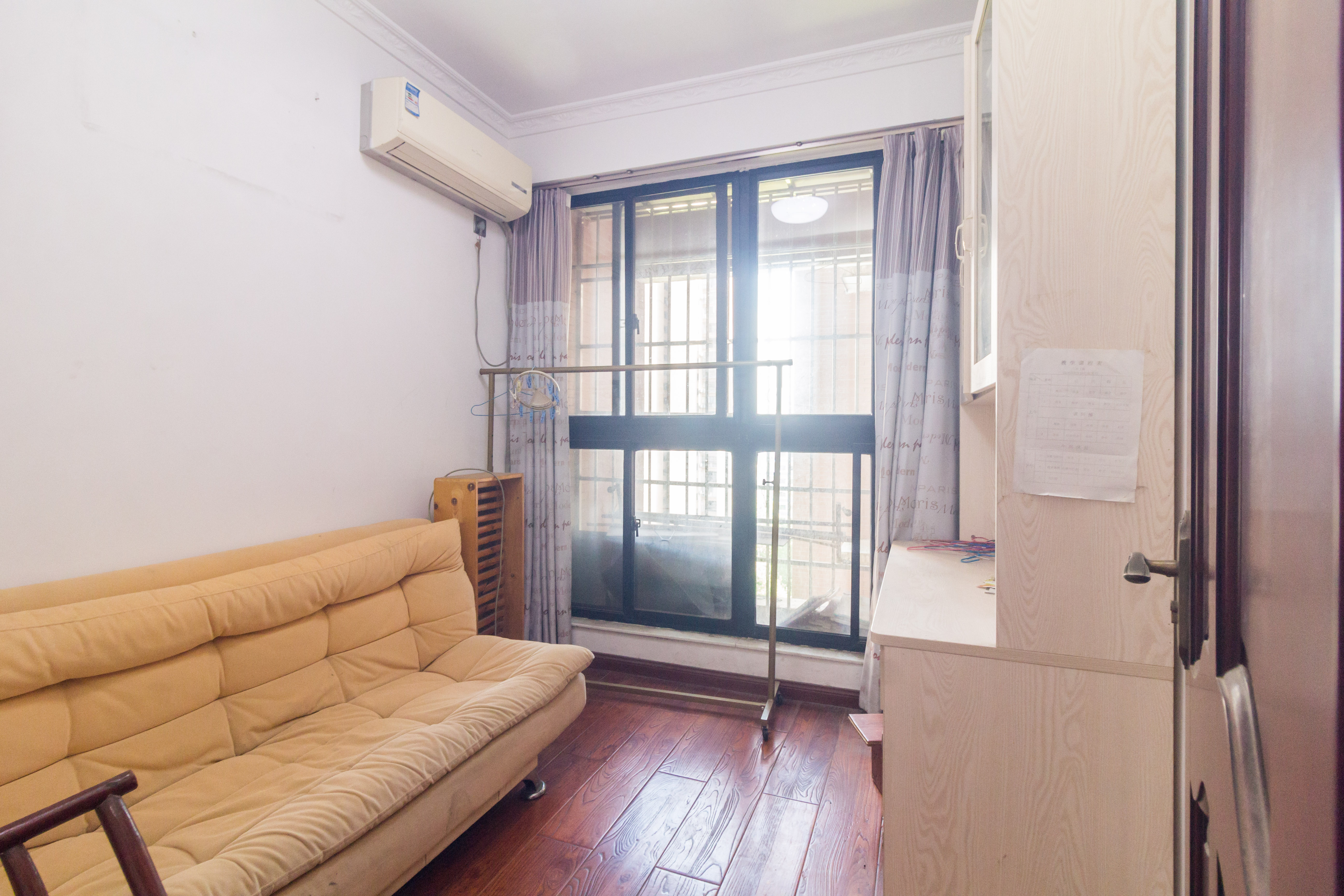 楚天世纪城东苑 4室2厅2卫 88.00万 楚天世纪城东苑 4室2厅2卫 88.00万卧室