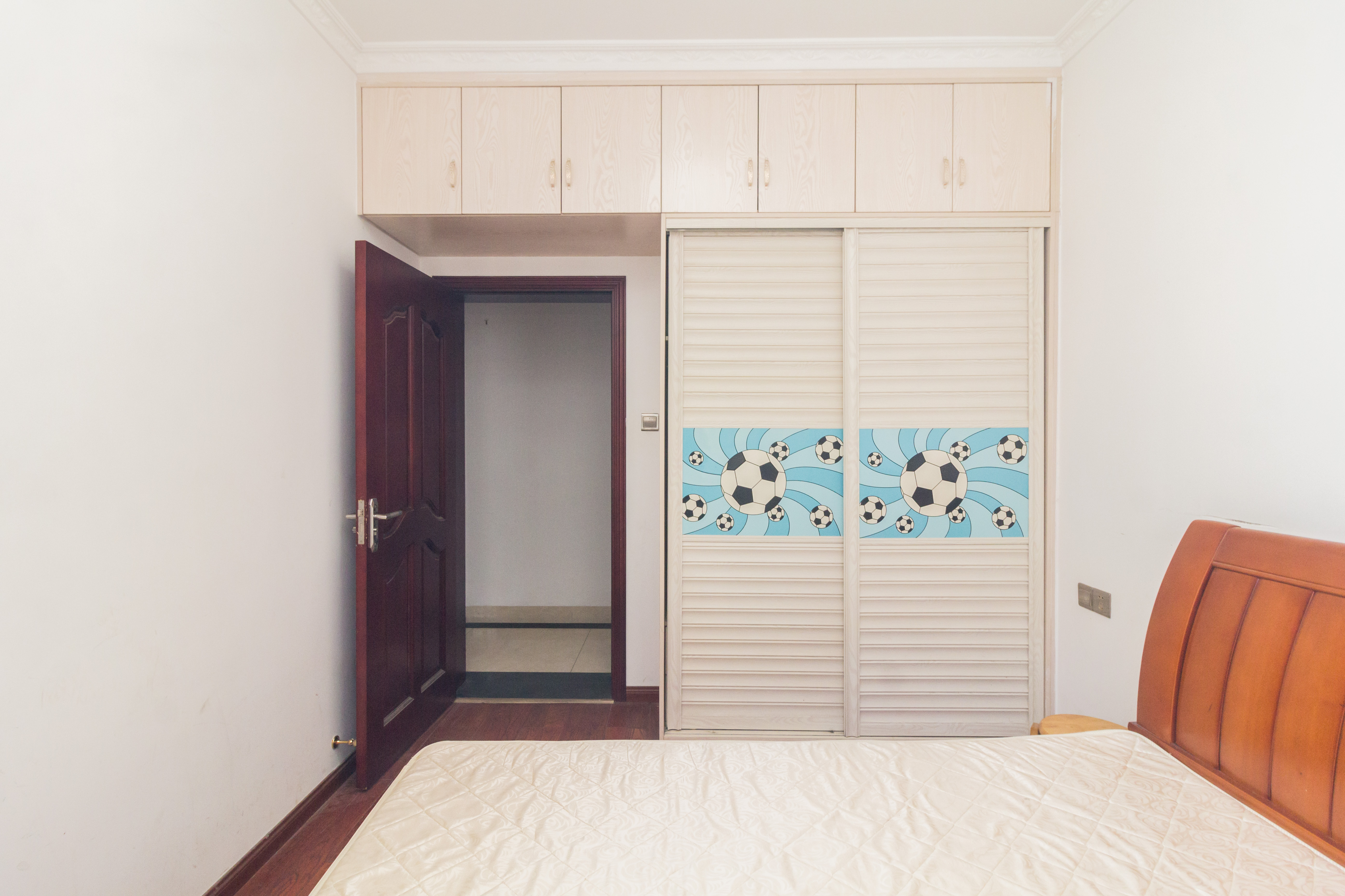 楚天世纪城东苑 4室2厅2卫 88.00万 楚天世纪城东苑 4室2厅2卫 88.00万卧室