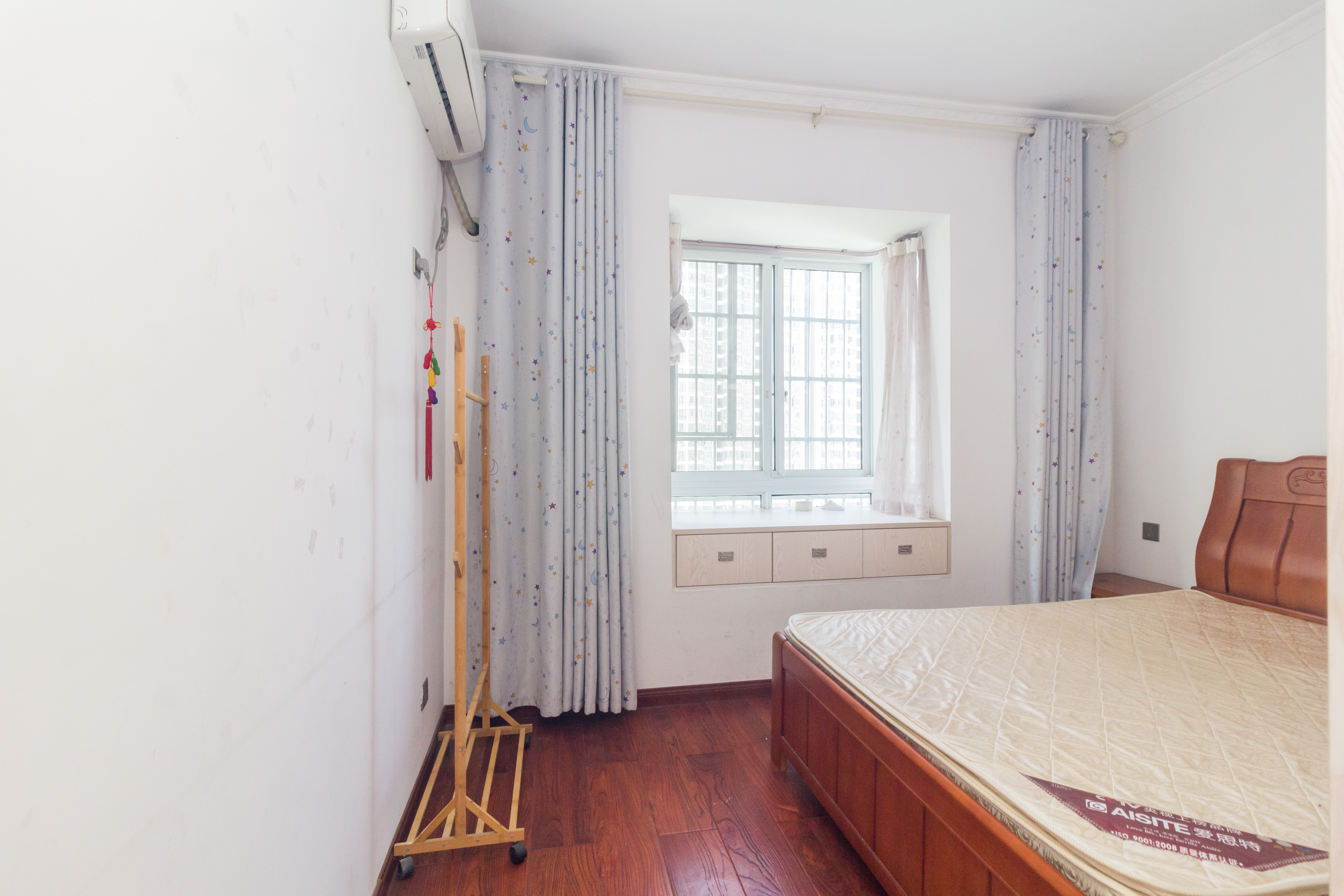 楚天世纪城东苑 4室2厅2卫 88.00万 楚天世纪城东苑 4室2厅2卫 88.00万卧室