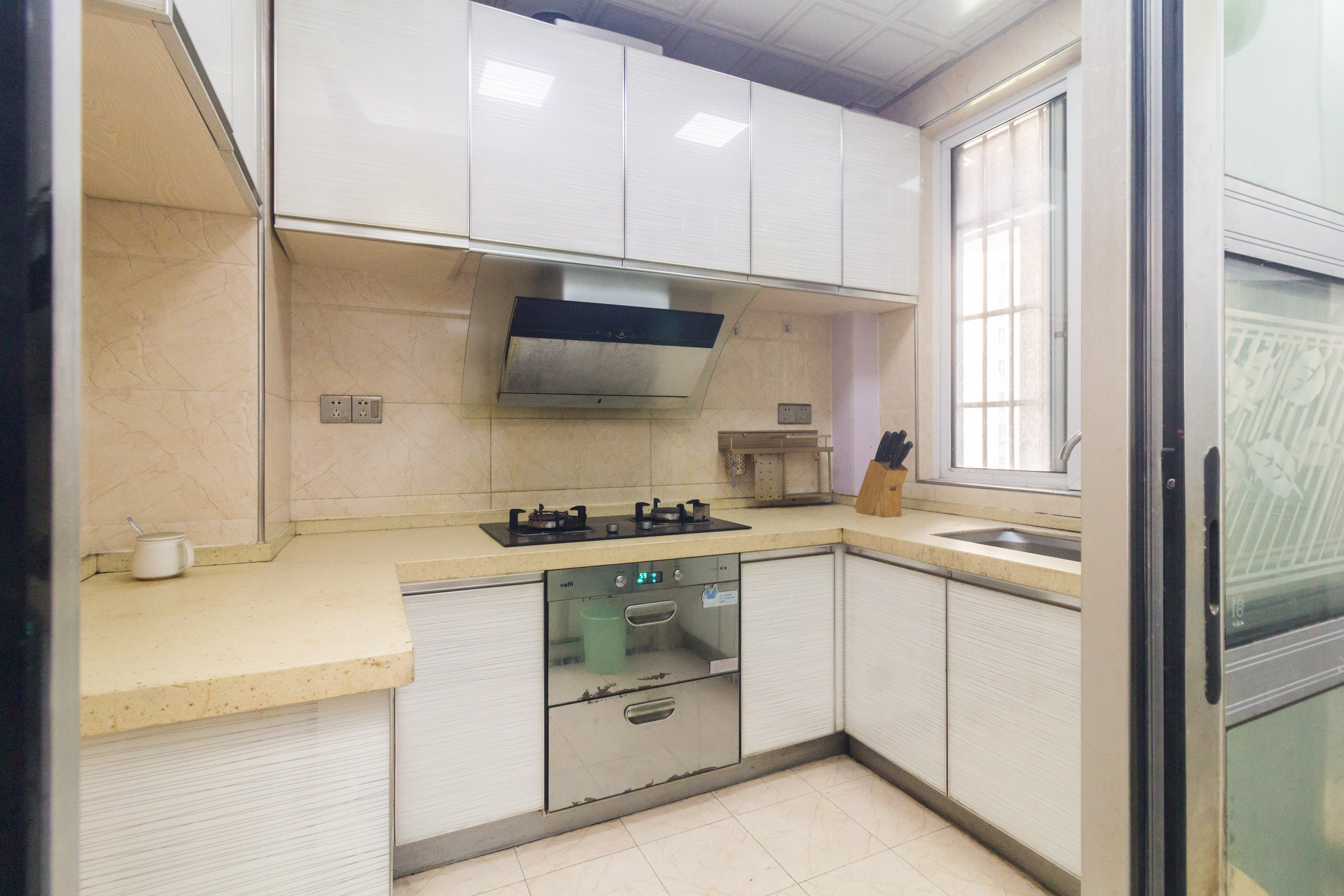 楚天世纪城东苑 4室2厅2卫 88.00万 楚天世纪城东苑 4室2厅2卫 88.00万厨房