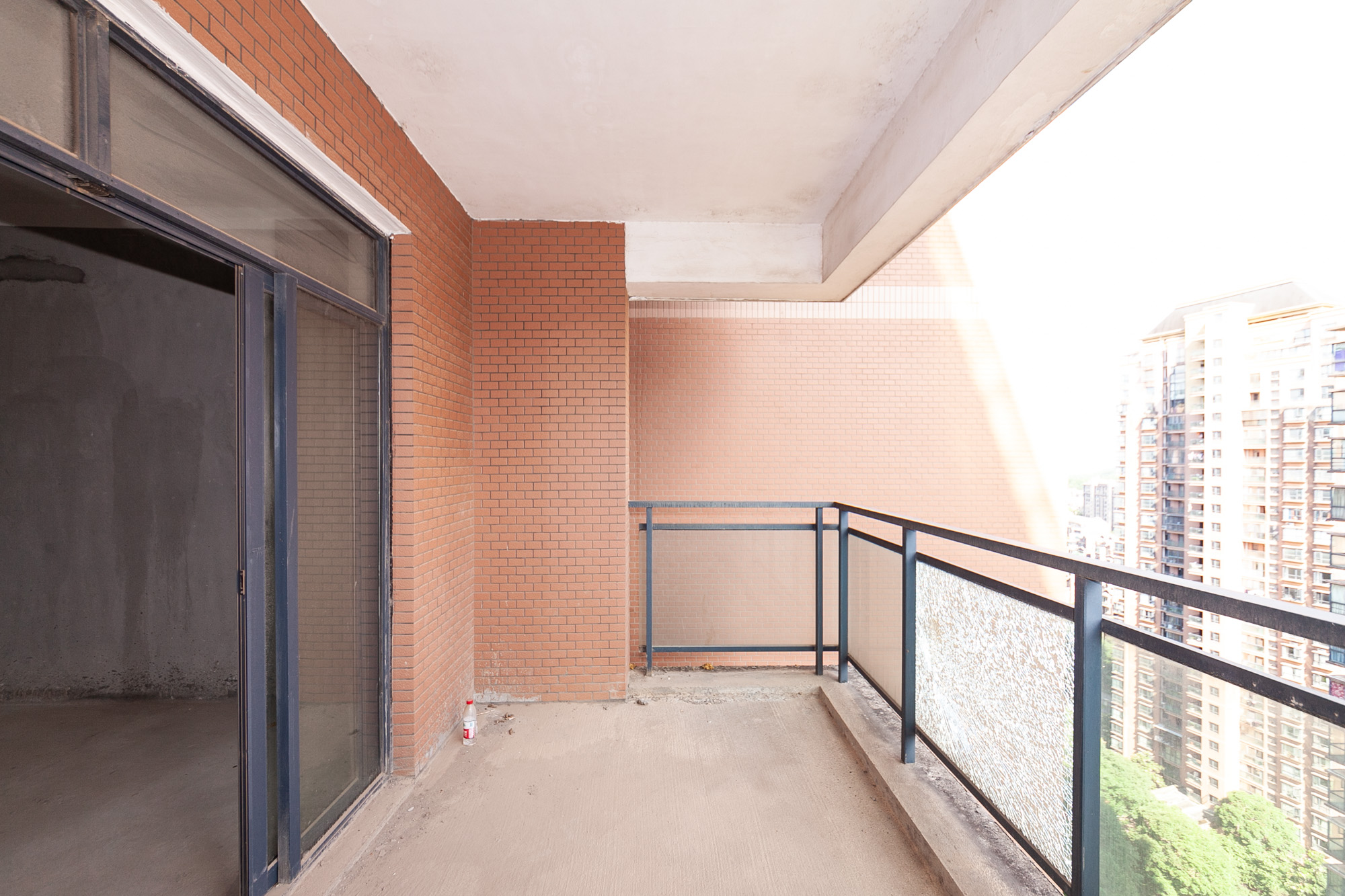 珠江东方明珠(新地东方明珠)一二期 3室2厅2卫 107.00万 珠江东方明珠(新地东方明珠)一二期 3室2厅2卫 107.00万阳台