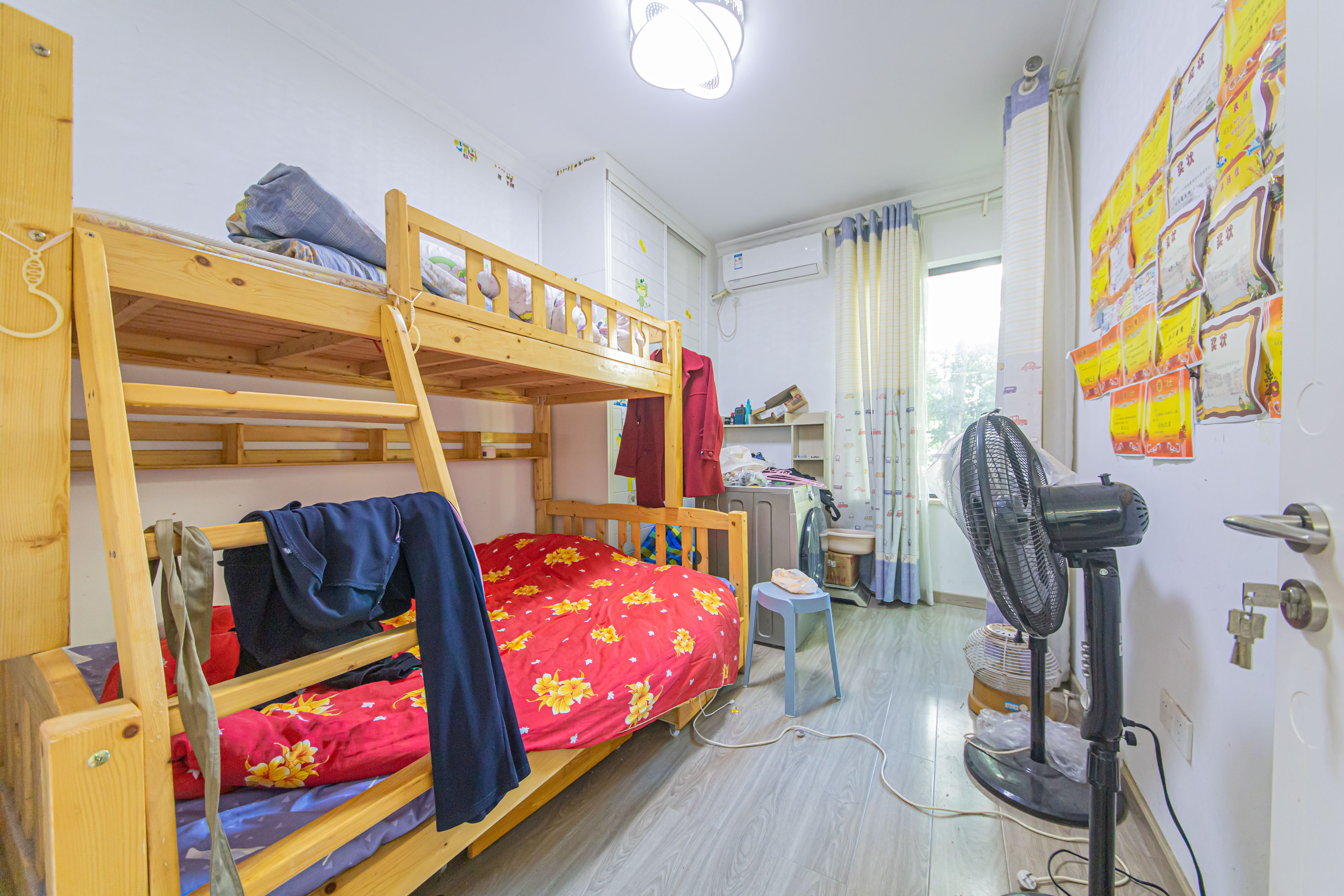 北辰中央公园A区  3室2厅1卫   76.00万 北辰中央公园A区  3室2厅1卫   76.00万卧室