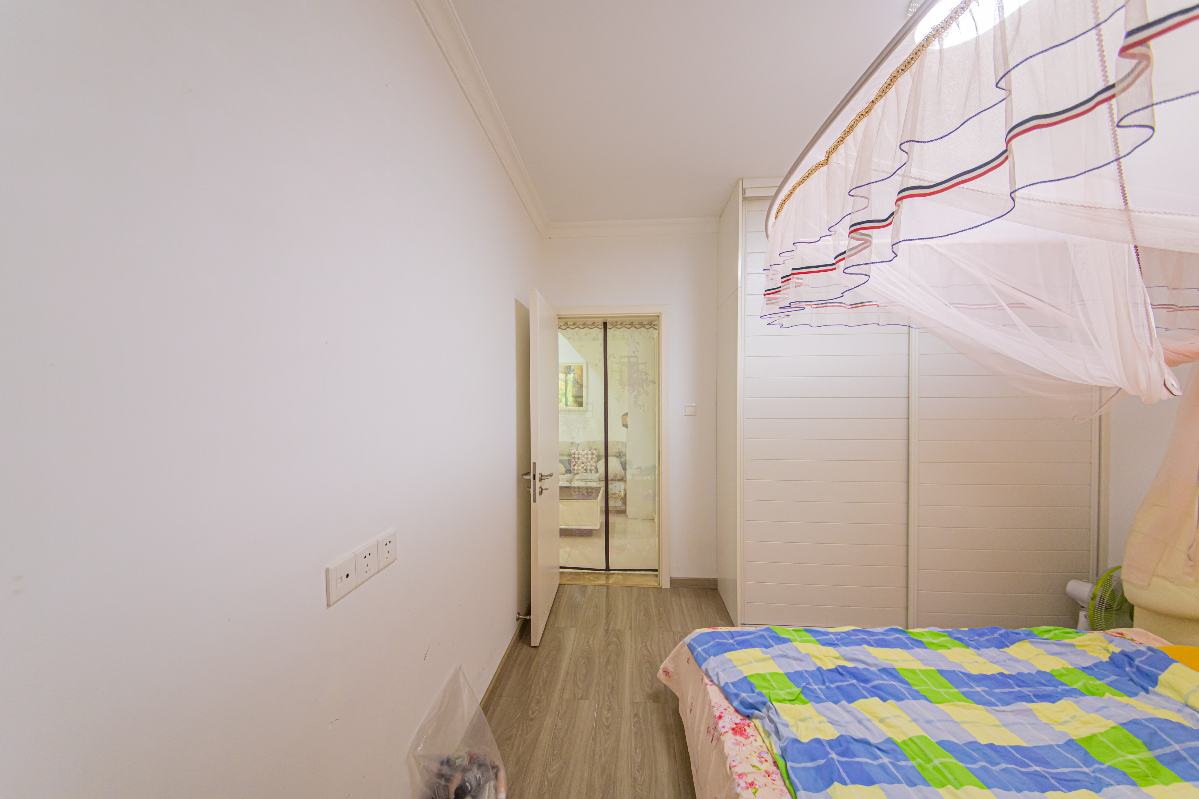 北辰中央公园A区  3室2厅1卫   76.00万 北辰中央公园A区  3室2厅1卫   76.00万卧室