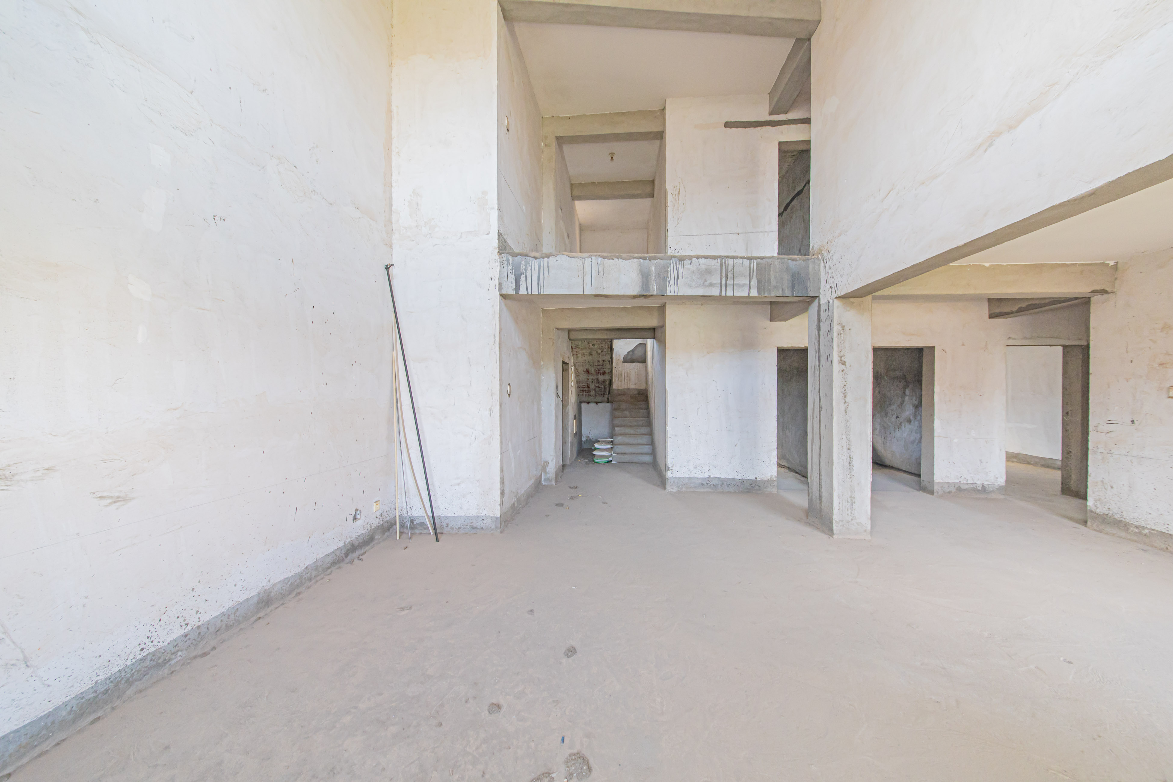 银桂苑 7室2厅3卫 205.0万 银桂苑 7室2厅3卫 205.0万客厅