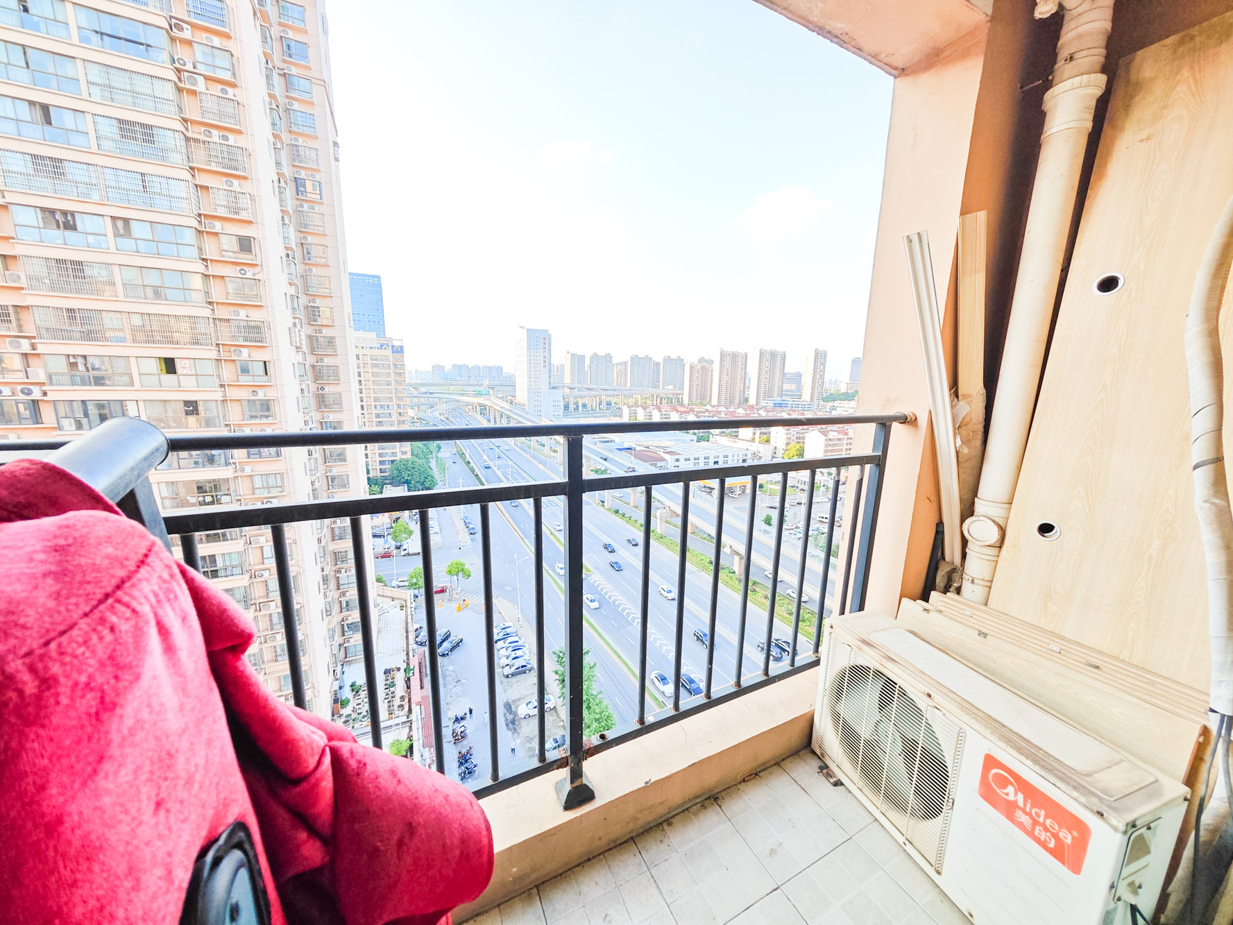 中天瑞景  2室2厅1卫    68.0万阳台