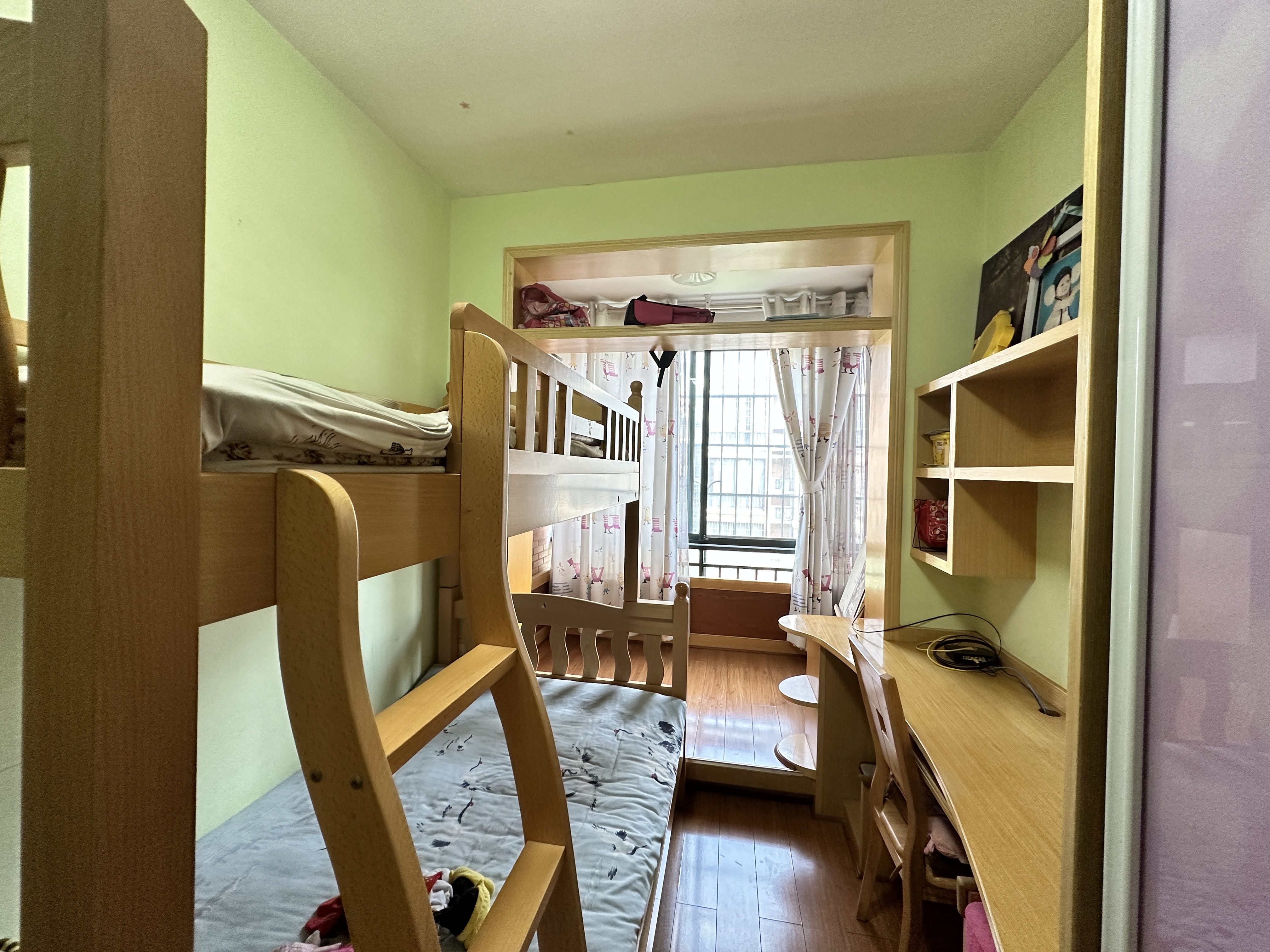 龙泊湾  3室2厅2卫   43.80万 龙泊湾  3室2厅2卫   43.80万客厅