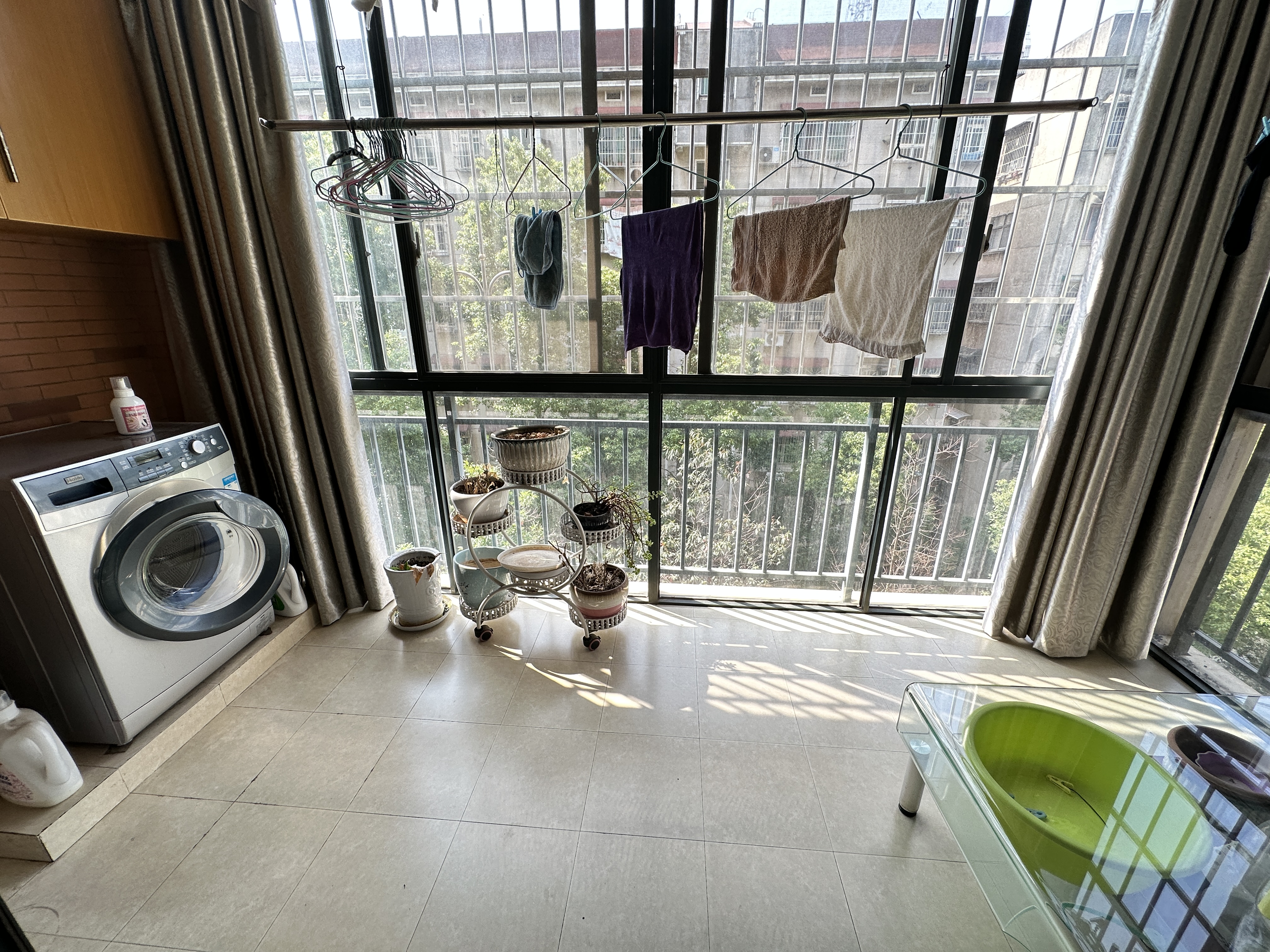 龙泊湾  3室2厅2卫   43.80万 龙泊湾  3室2厅2卫   43.80万客厅