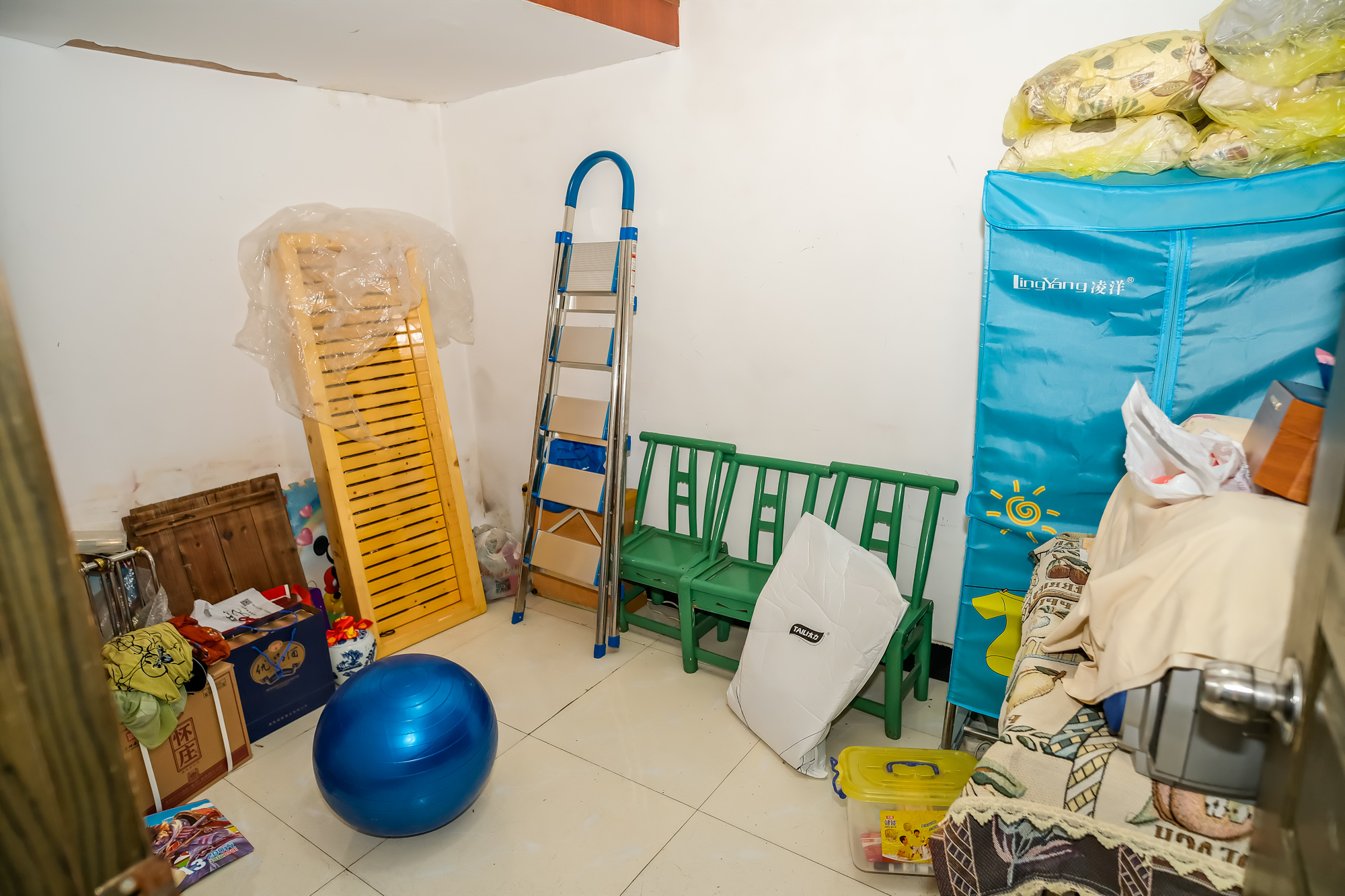 聚鑫大厦 3室2厅2卫 79.99万 聚鑫大厦 3室2厅2卫 79.99万卧室