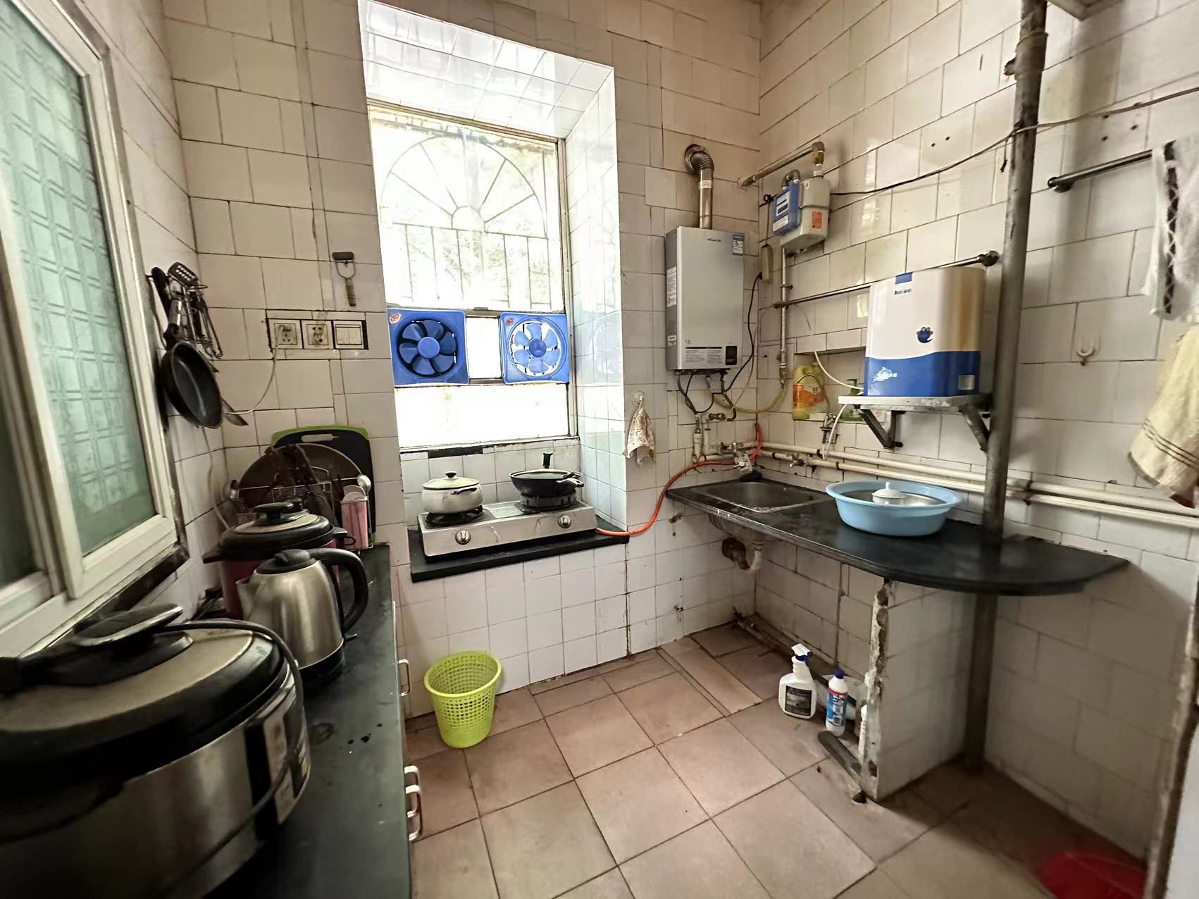 601红卫村  3室2厅1卫   29.80万 601红卫村  3室2厅1卫   29.80万室内图