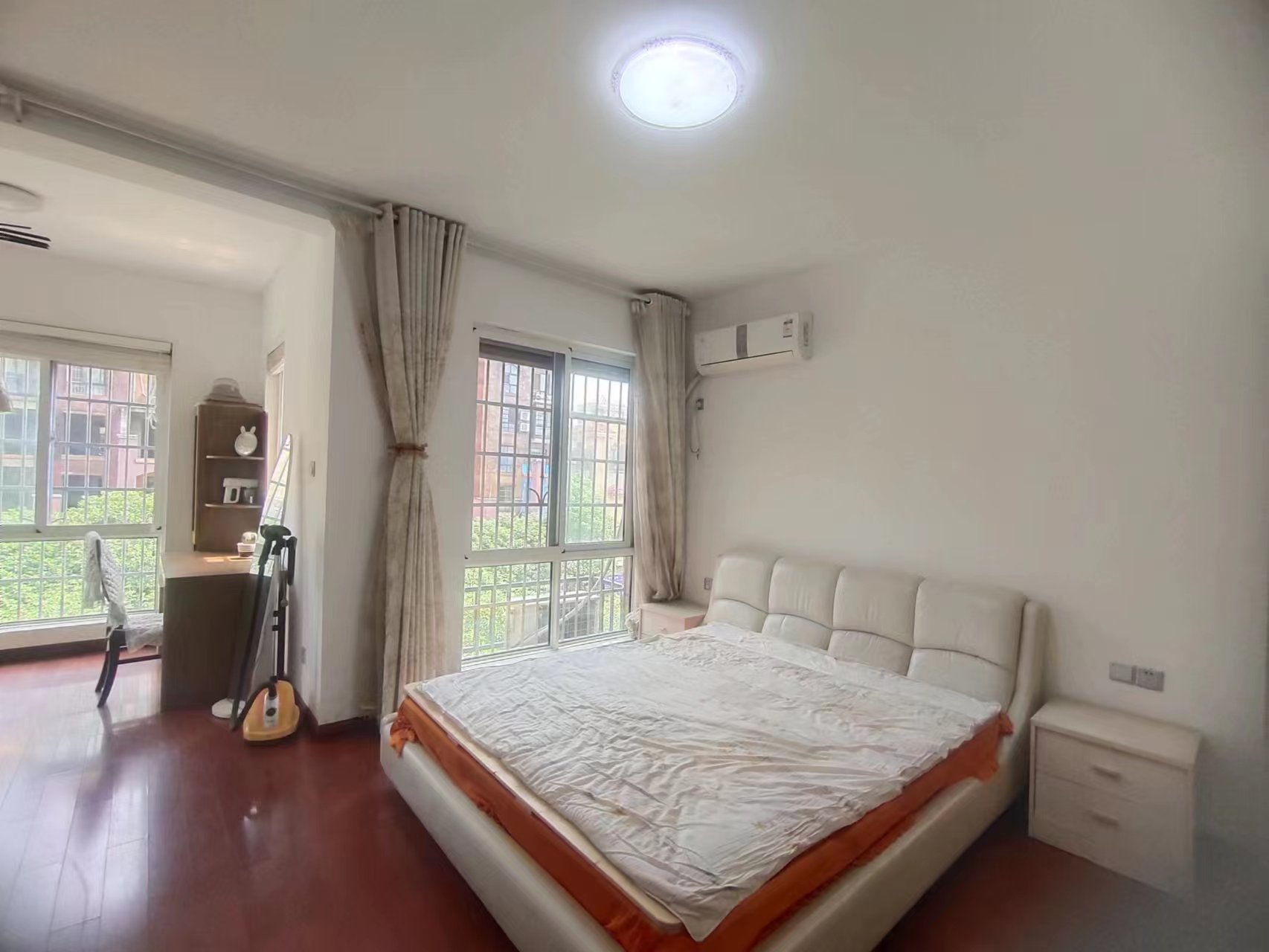 大学里 3室2厅2卫 80.00万 大学里 3室2厅2卫 80.00万客厅