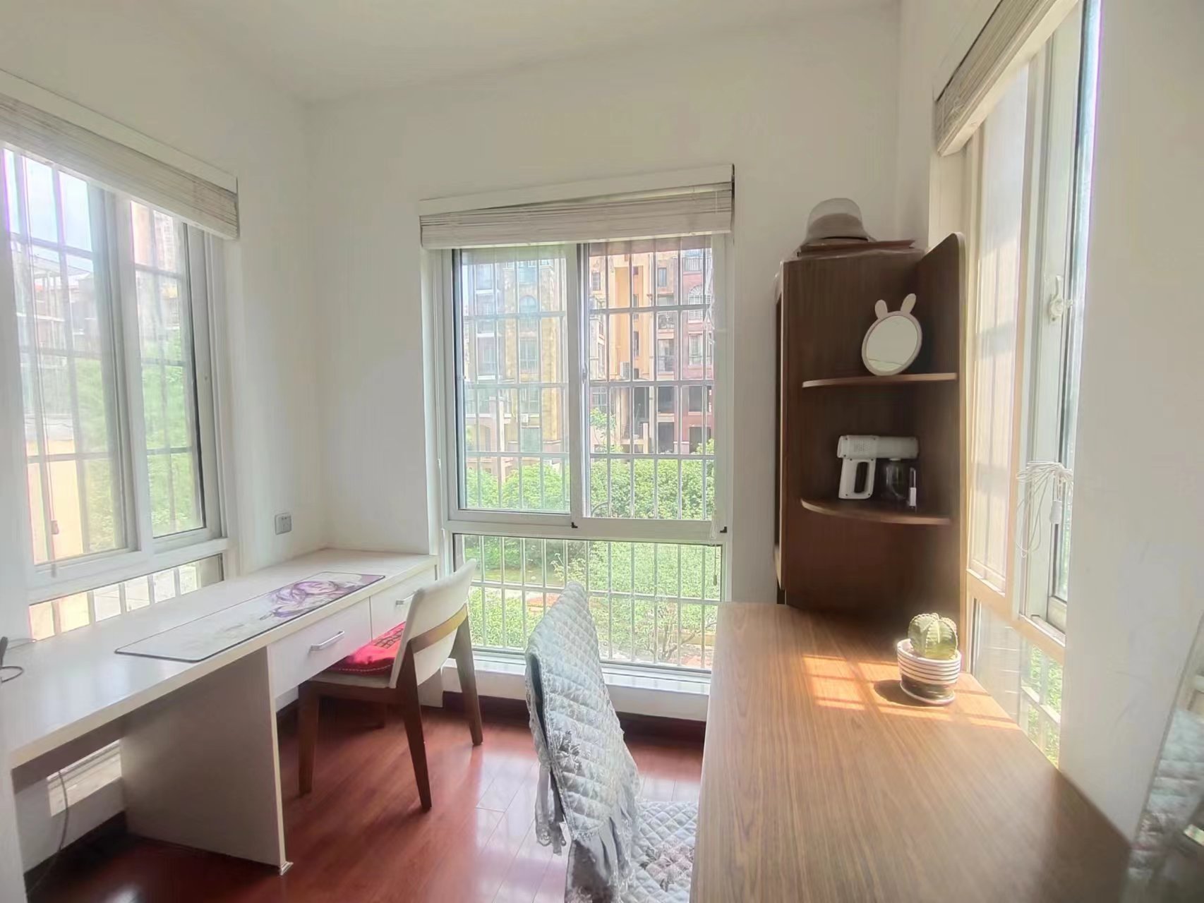 大学里 3室2厅2卫 80.00万 大学里 3室2厅2卫 80.00万客厅