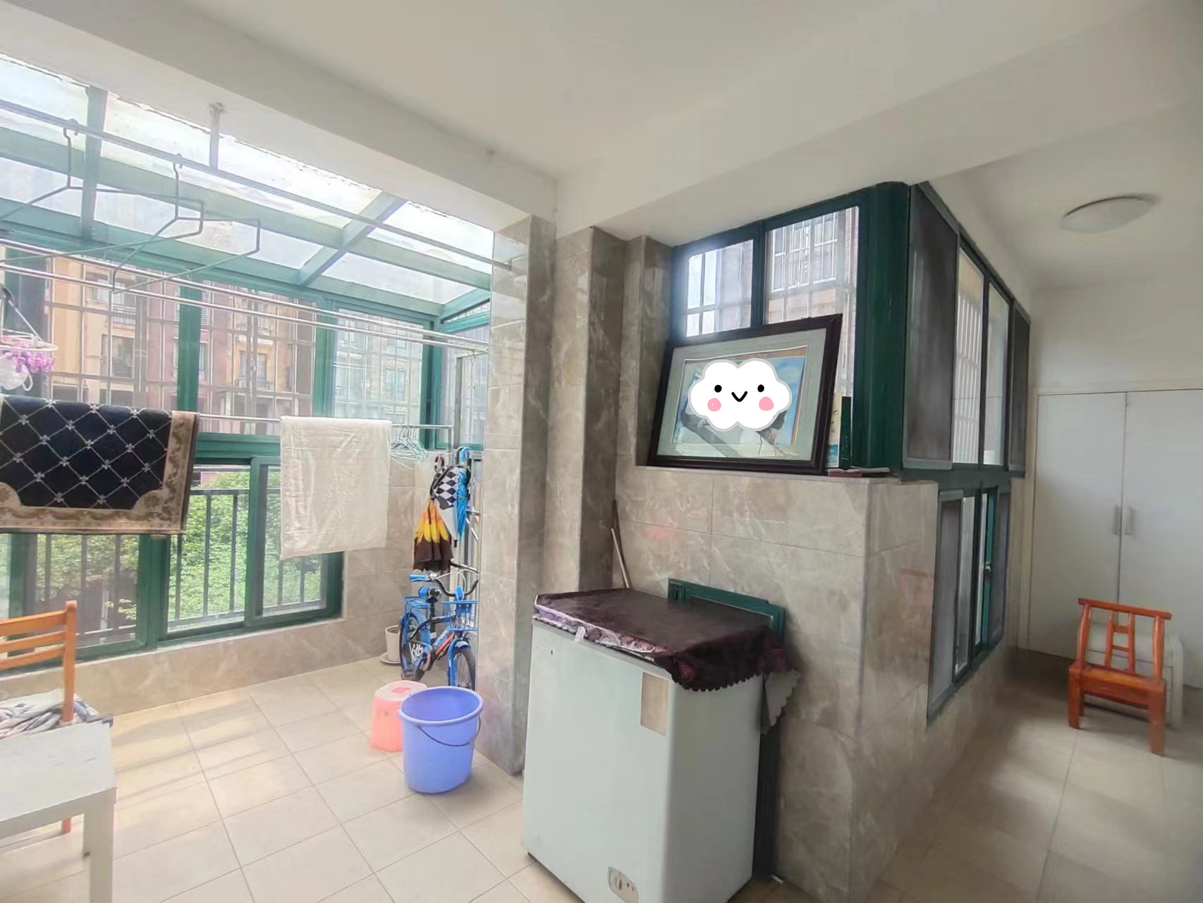 大学里 3室2厅2卫 80.00万 大学里 3室2厅2卫 80.00万客厅