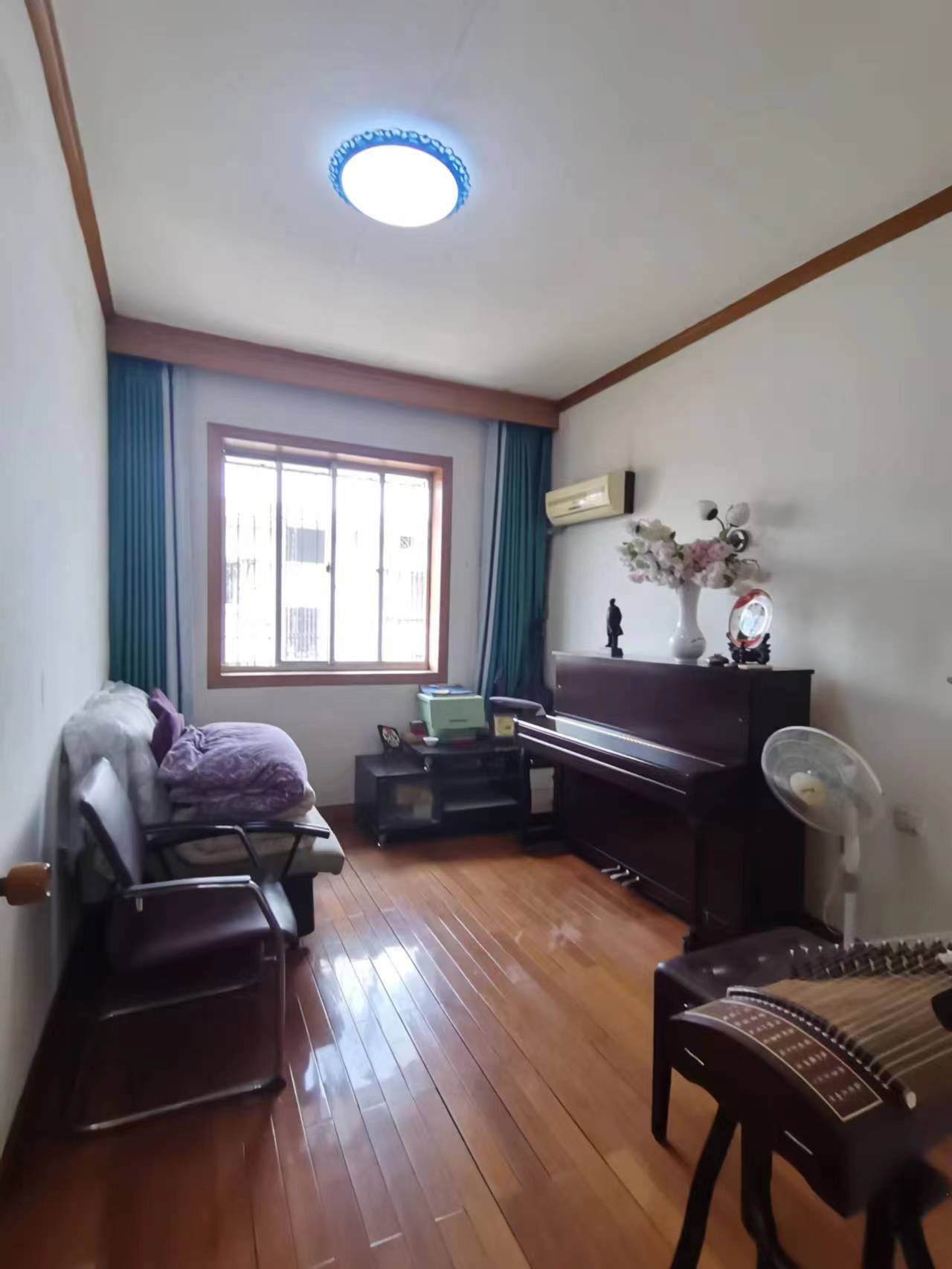 建行宿舍(南盘岭)  4室2厅2卫   39.80万 建行宿舍(南盘岭)  4室2厅2卫   39.80万客厅