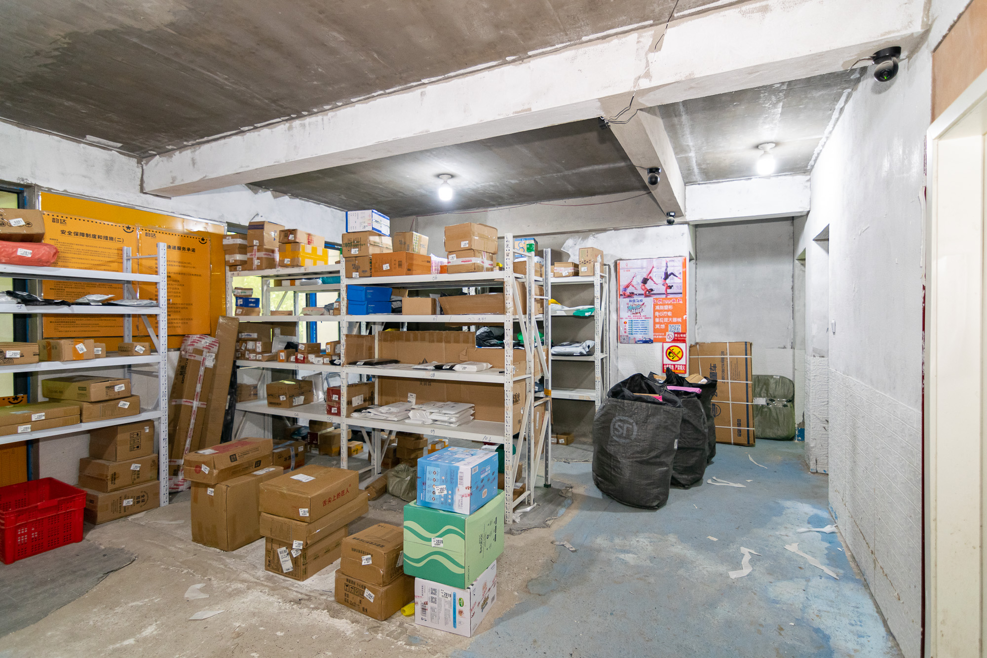 澳海谷山府  4室2厅2卫   120.00万客厅