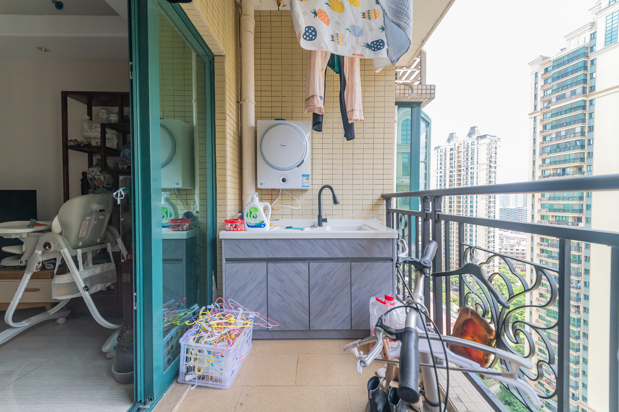 恒大翡翠华庭 2室2厅1卫 82.00万 恒大翡翠华庭 2室2厅1卫 82.00万阳台