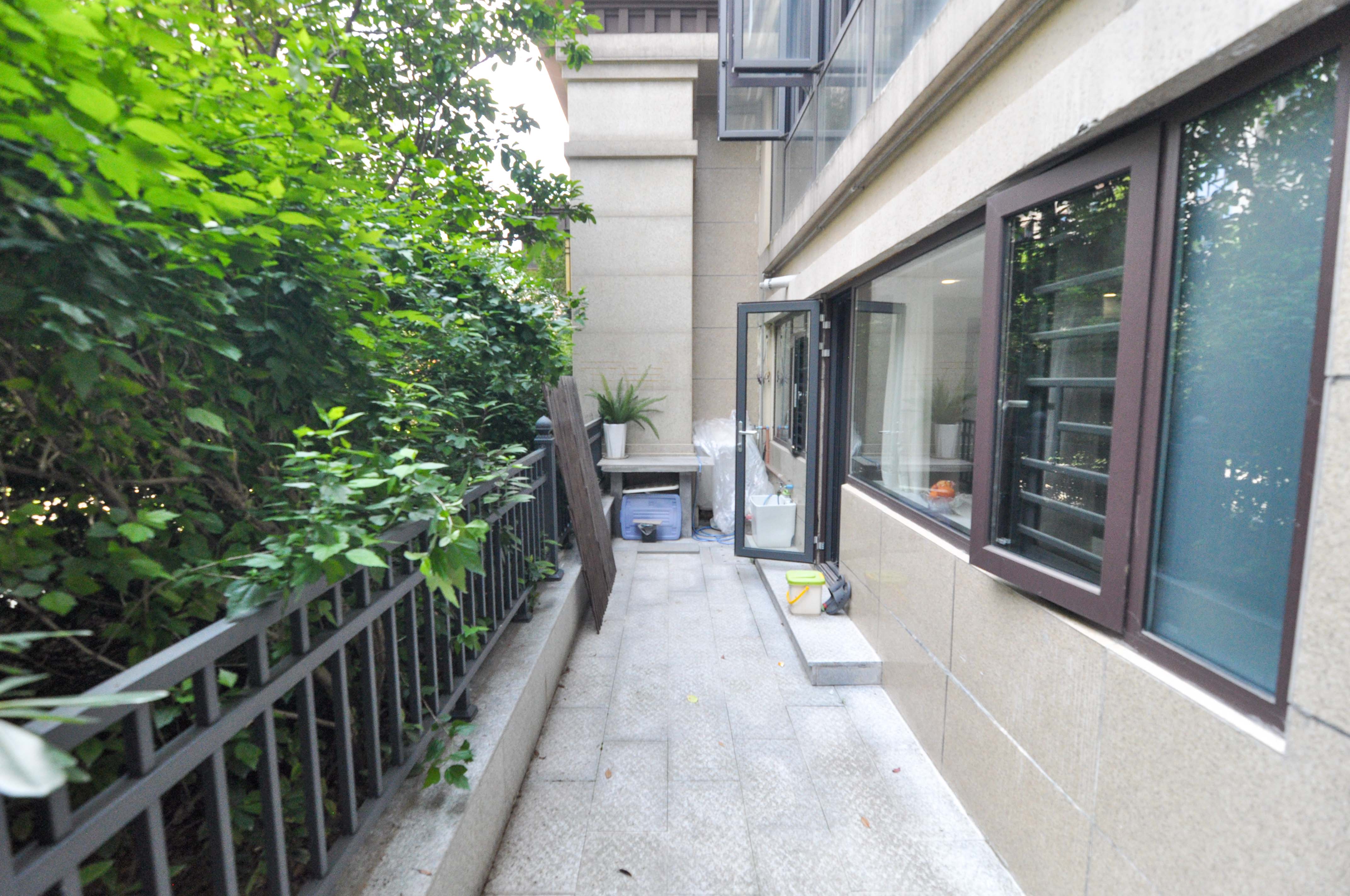 梅溪正荣府  5室2厅2卫   500.00万其他