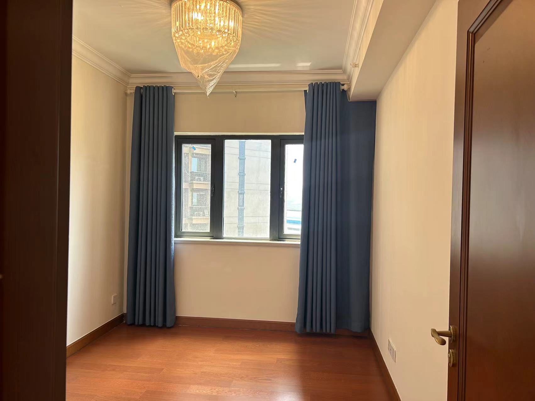 恒大翡翠华庭 3室2厅2卫 65.00万 恒大翡翠华庭 3室2厅2卫 65.00万客厅