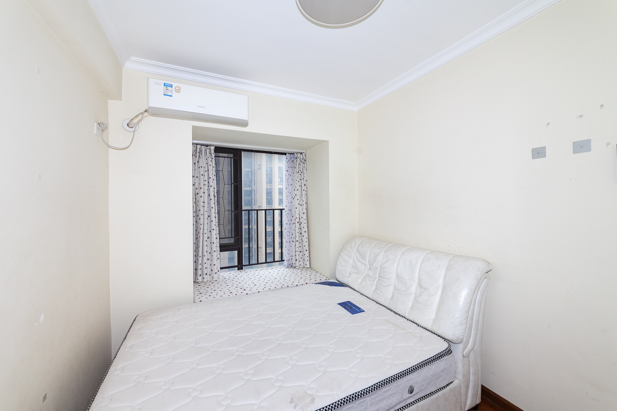 时代倾城一期 3室2厅2卫 95.0万 时代倾城一期 3室2厅2卫 95.0万卧室