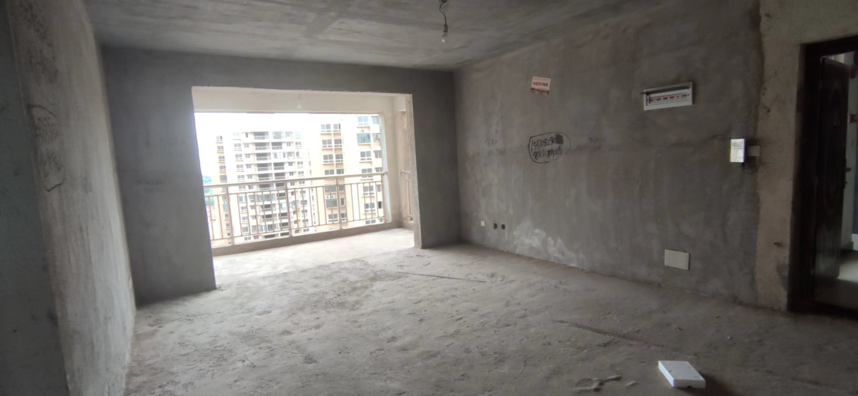 一六九.星城 3室2厅2卫 52.00万 一六九.星城 3室2厅2卫 52.00万客厅