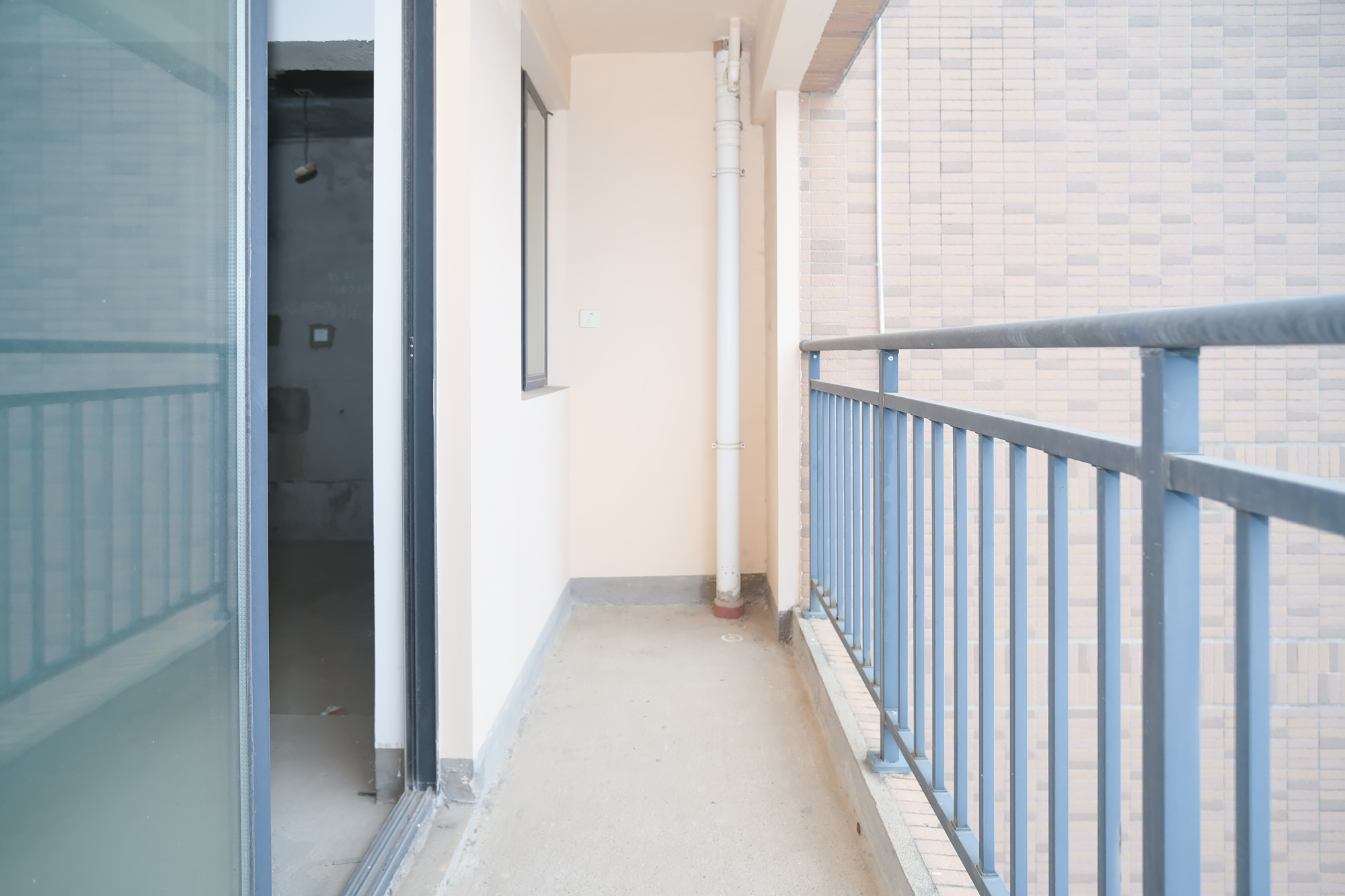 三一街区  3室2厅1卫   83.00万阳台