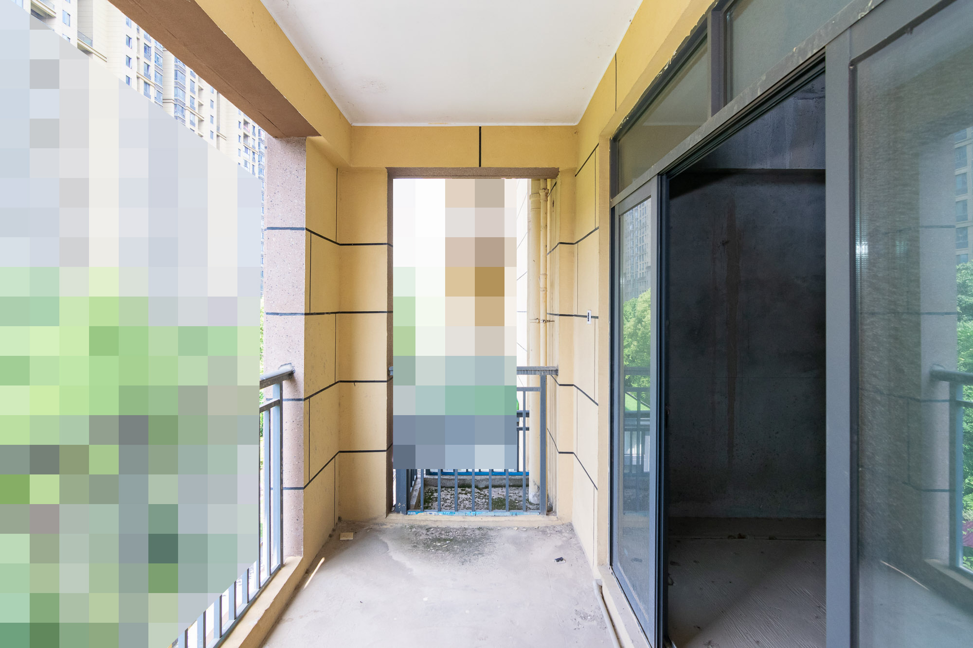 澳海澜庭 5室2厅2卫 125.00万 澳海澜庭 5室2厅2卫 125.00万阳台