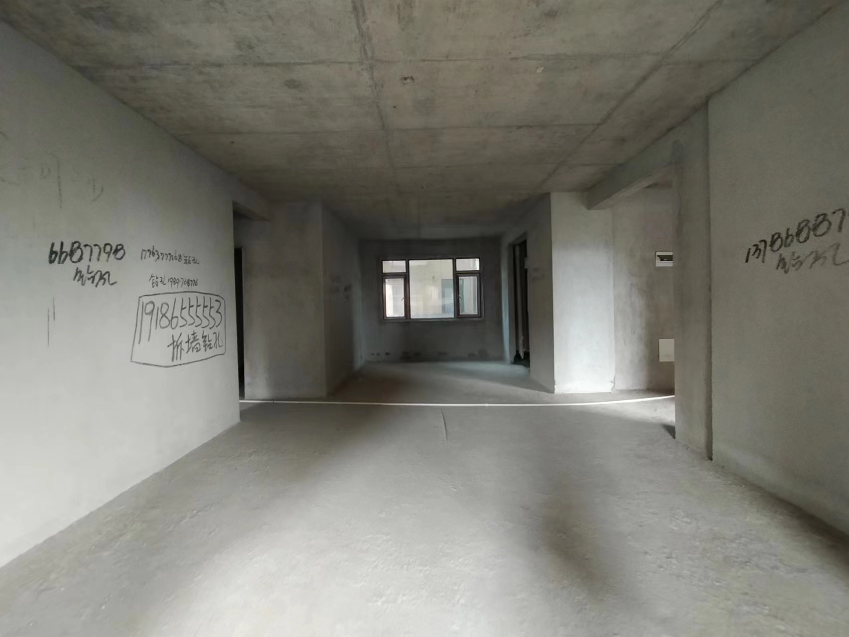 科技创新大厦  4室2厅2卫   98.00万室内图