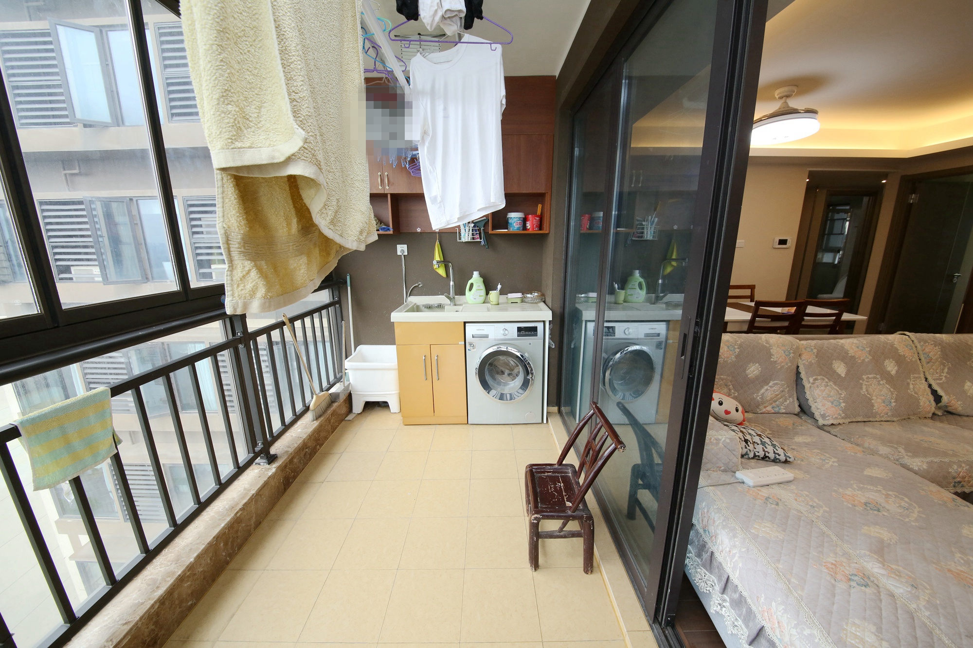 万科金域蓝湾  4室2厅2卫    212.0万阳台