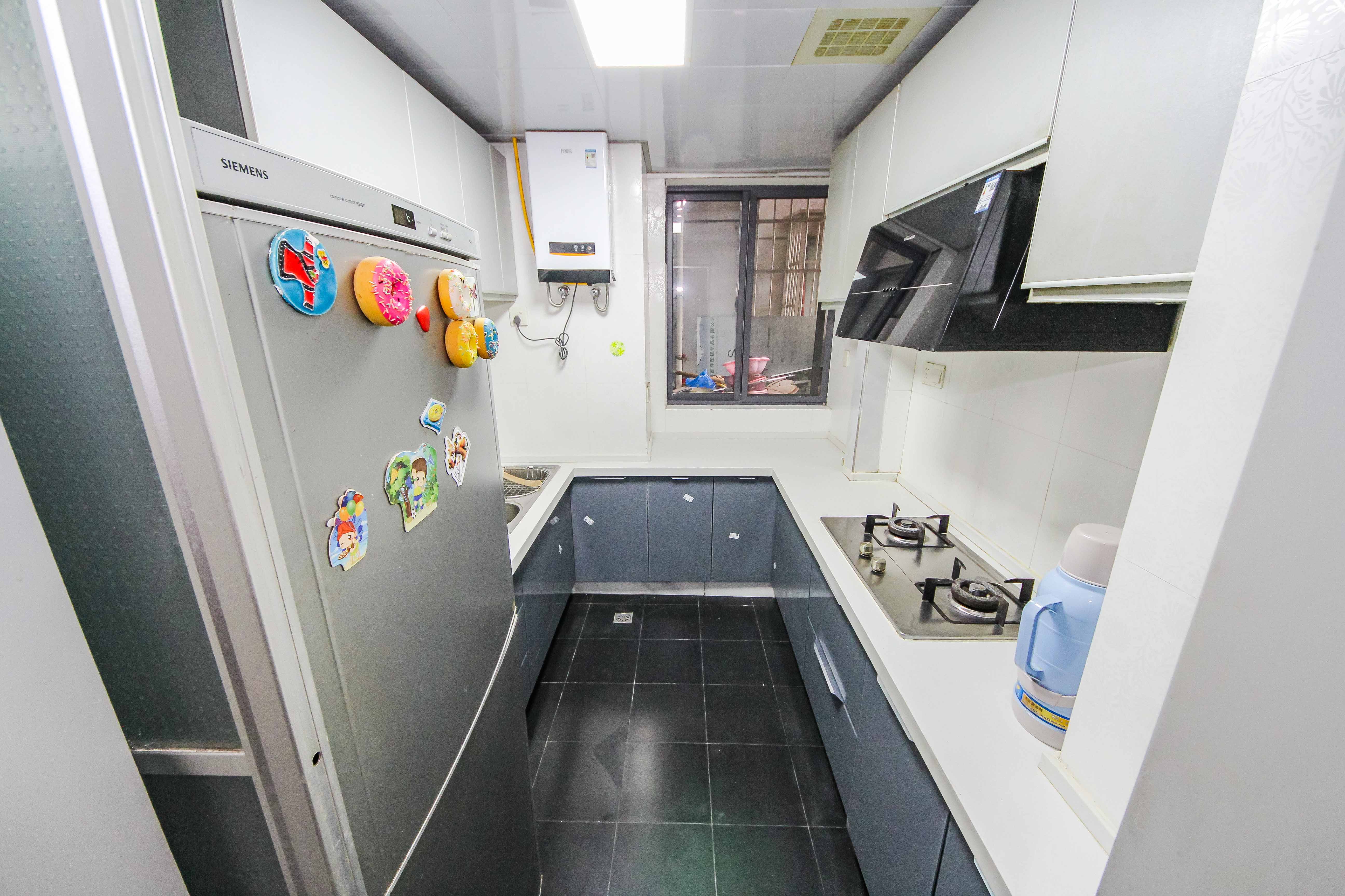 阳光100一期、四五期 3室2厅1卫 79.8万 阳光100一期、四五期 3室2厅1卫 79.8万厨房