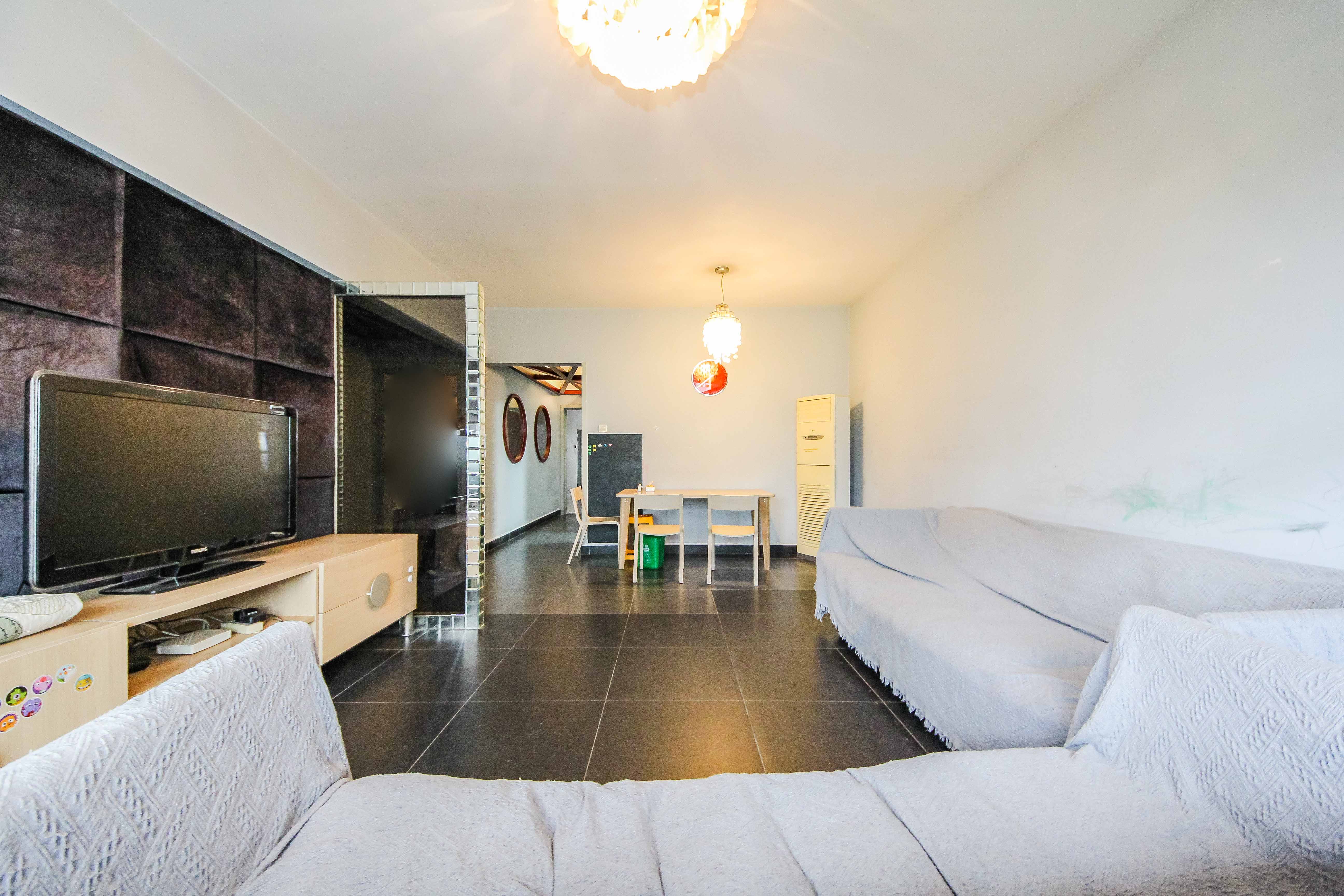 阳光100一期、四五期 3室2厅1卫 79.8万 阳光100一期、四五期 3室2厅1卫 79.8万客厅