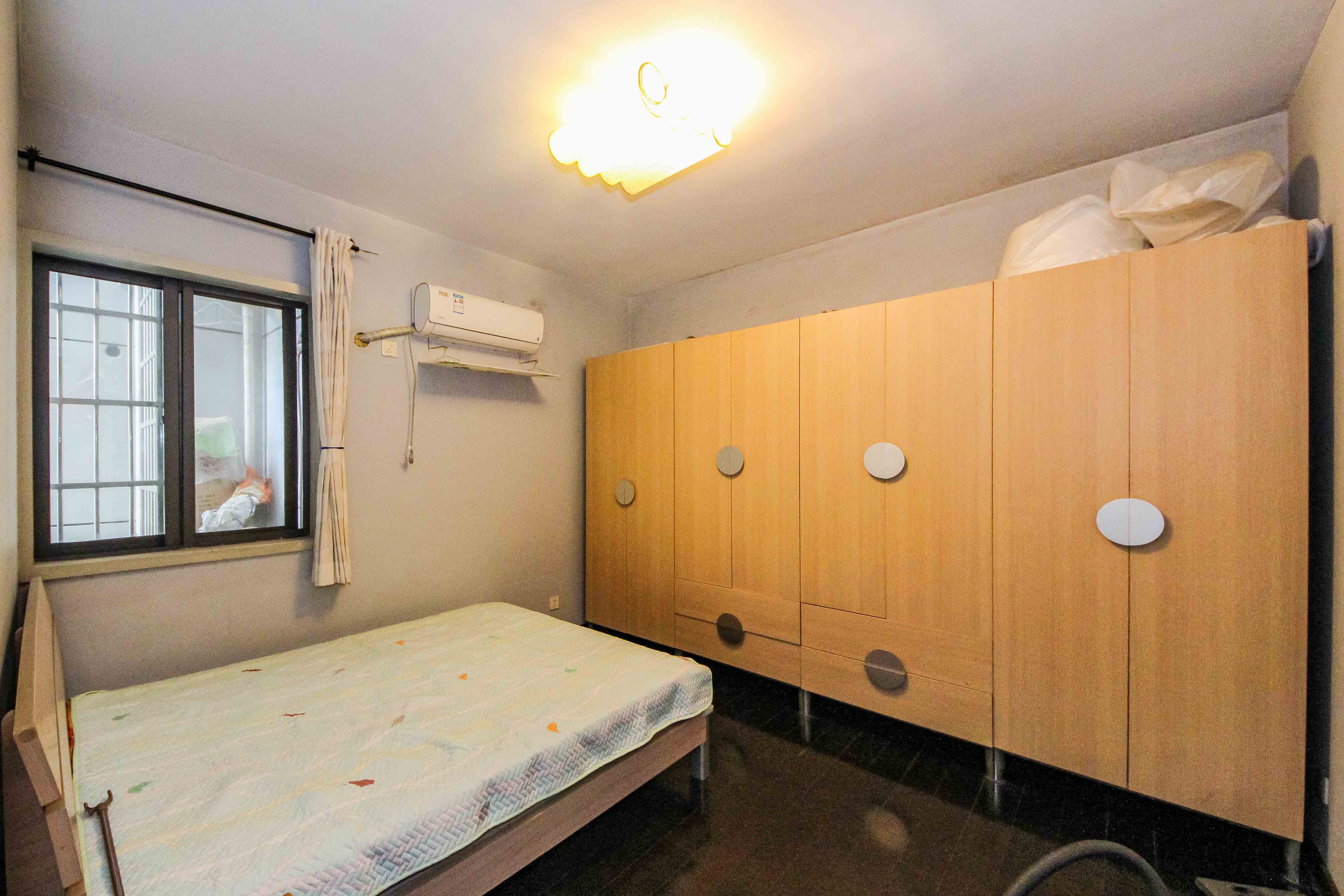 阳光100一期、四五期 3室2厅1卫 79.8万 阳光100一期、四五期 3室2厅1卫 79.8万卧室