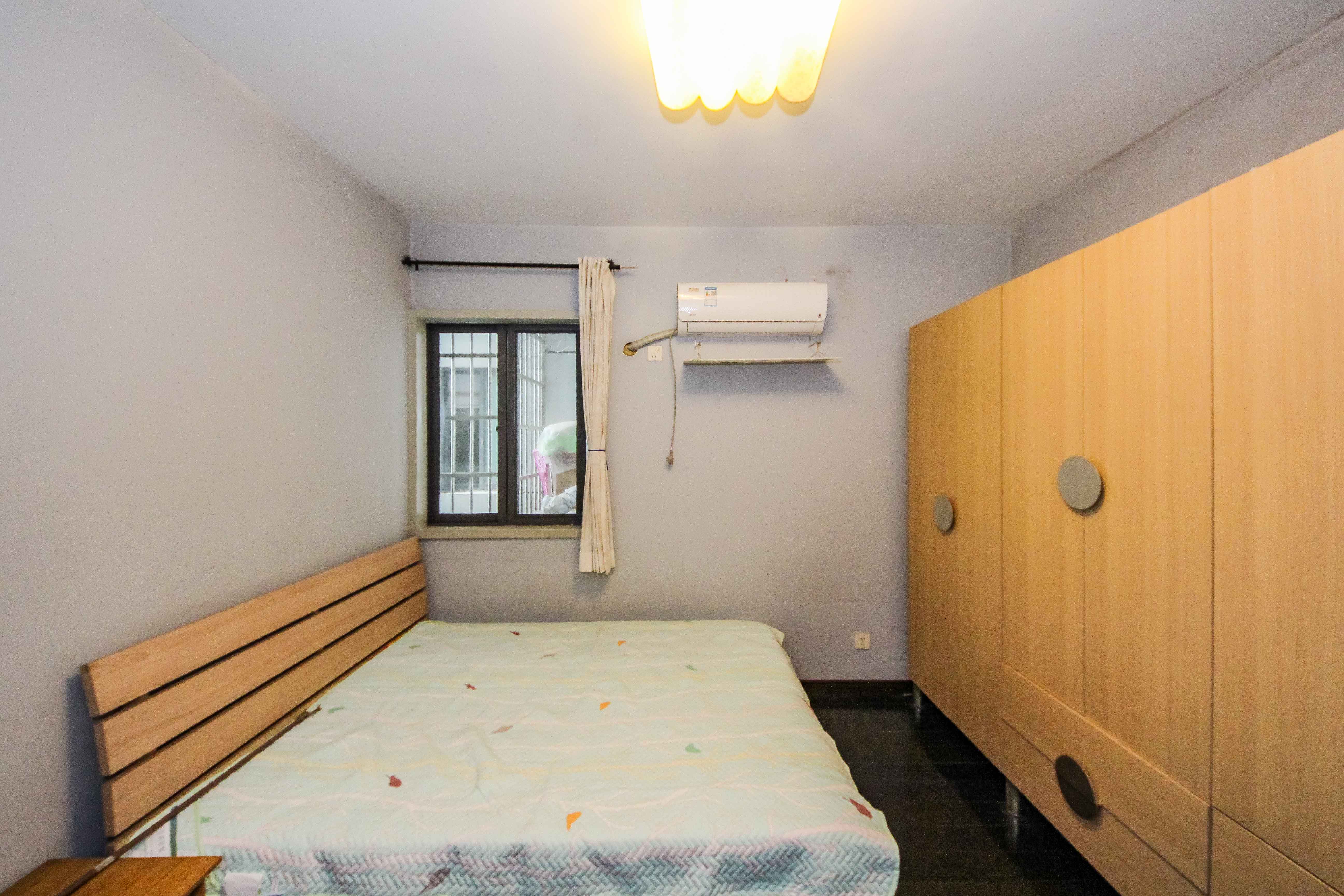 阳光100一期、四五期 3室2厅1卫 79.8万 阳光100一期、四五期 3室2厅1卫 79.8万卧室