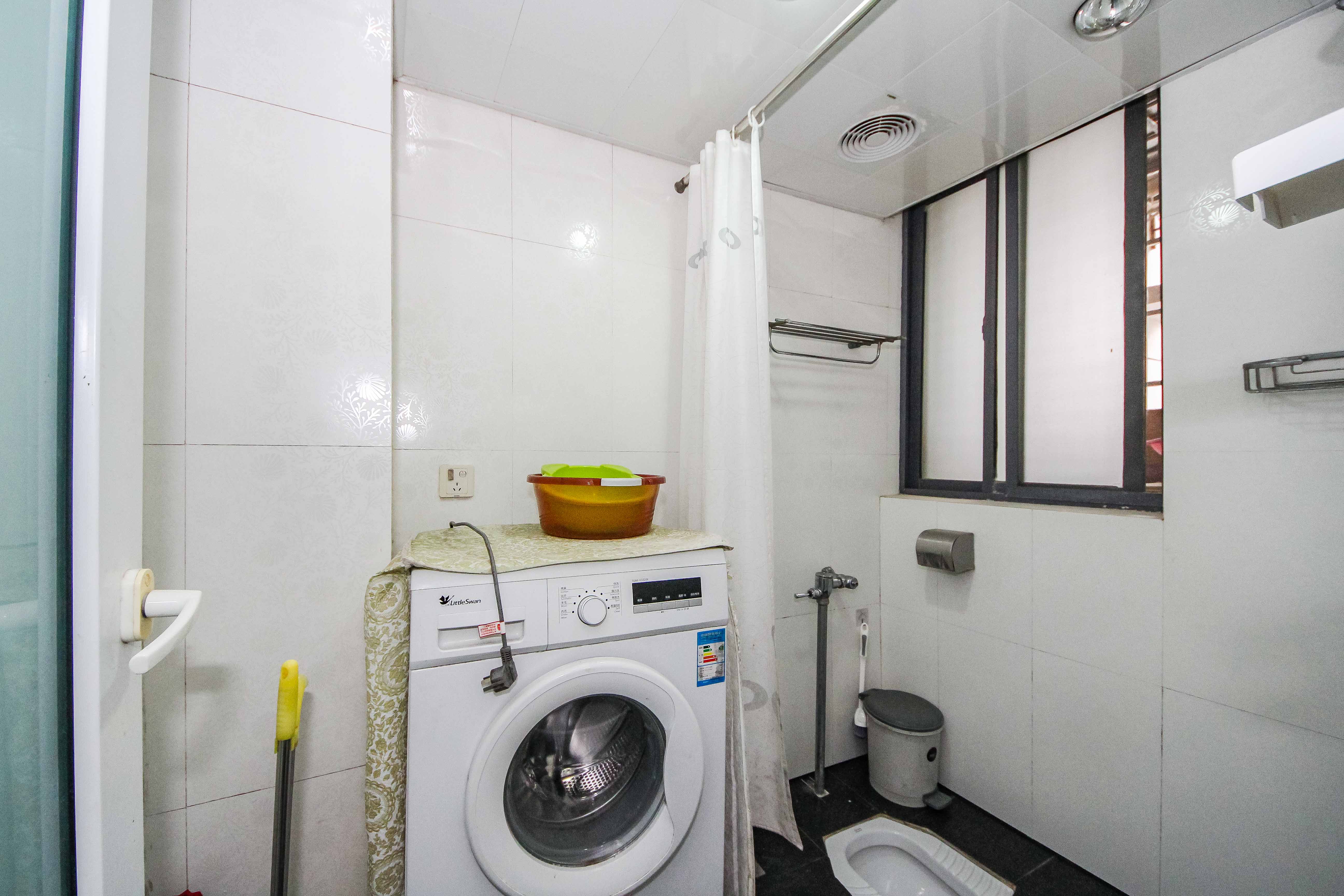 阳光100一期、四五期 3室2厅1卫 79.8万 阳光100一期、四五期 3室2厅1卫 79.8万卫生间