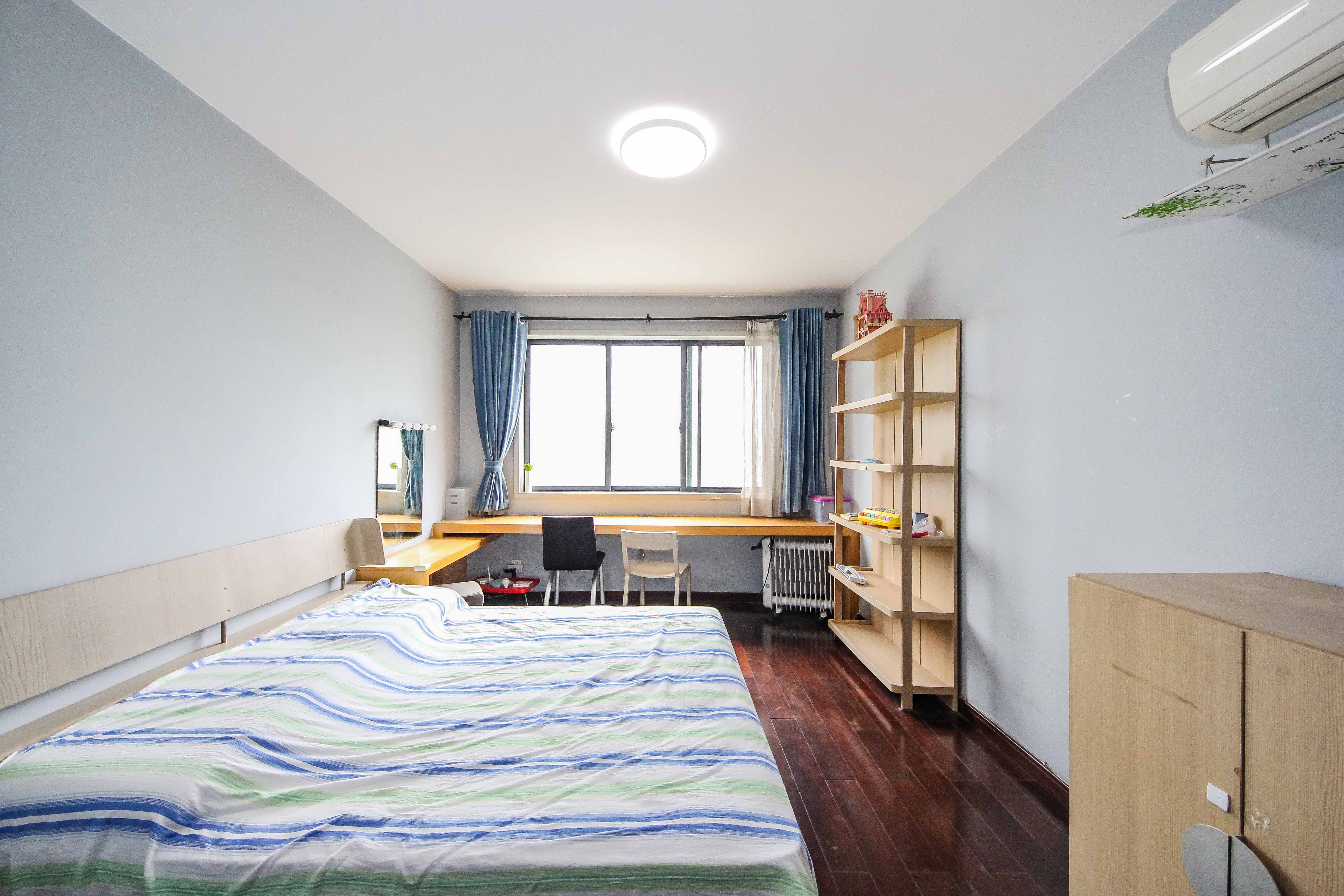 阳光100一期、四五期 3室2厅1卫 79.8万 阳光100一期、四五期 3室2厅1卫 79.8万卧室