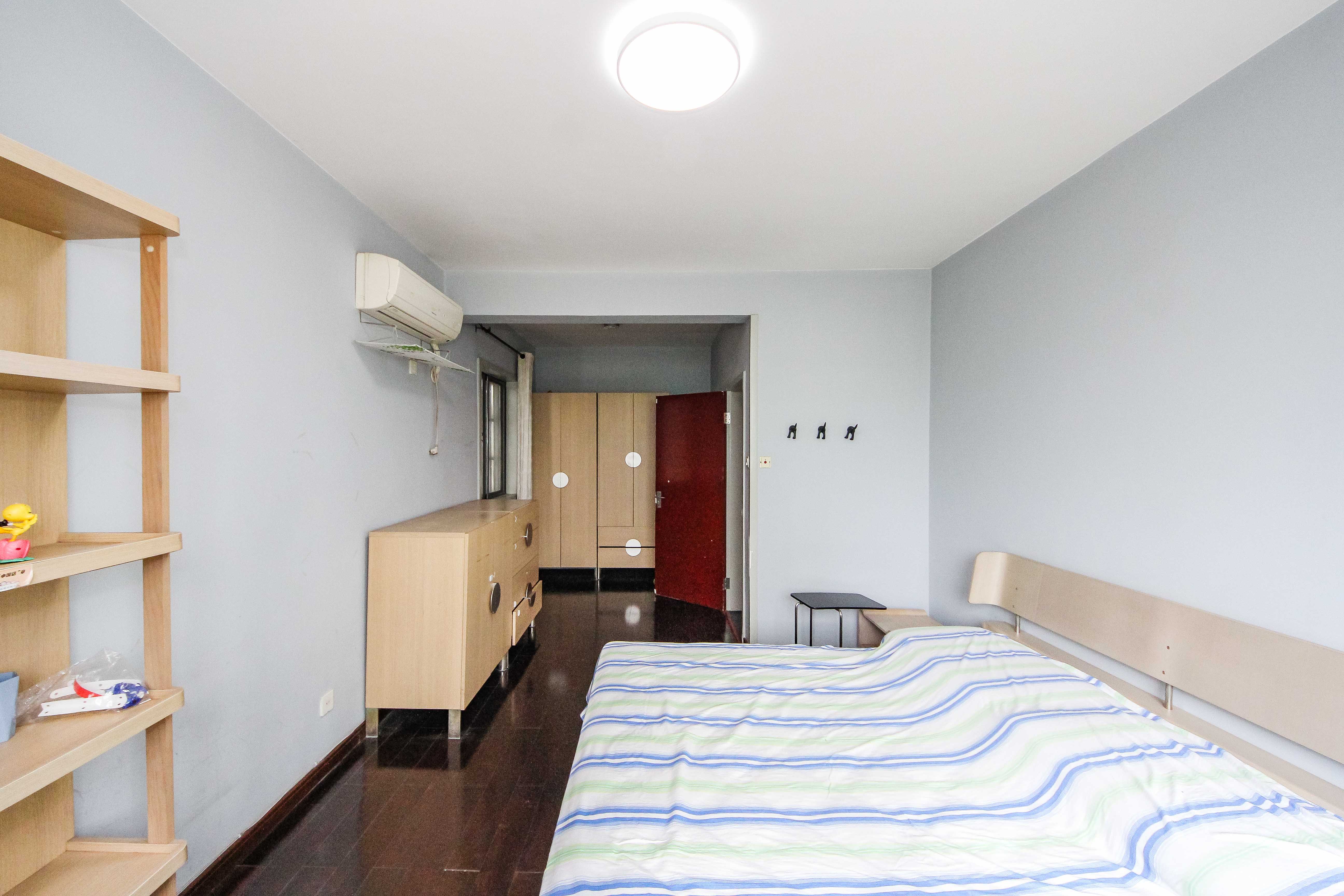 阳光100一期、四五期 3室2厅1卫 79.8万 阳光100一期、四五期 3室2厅1卫 79.8万卧室