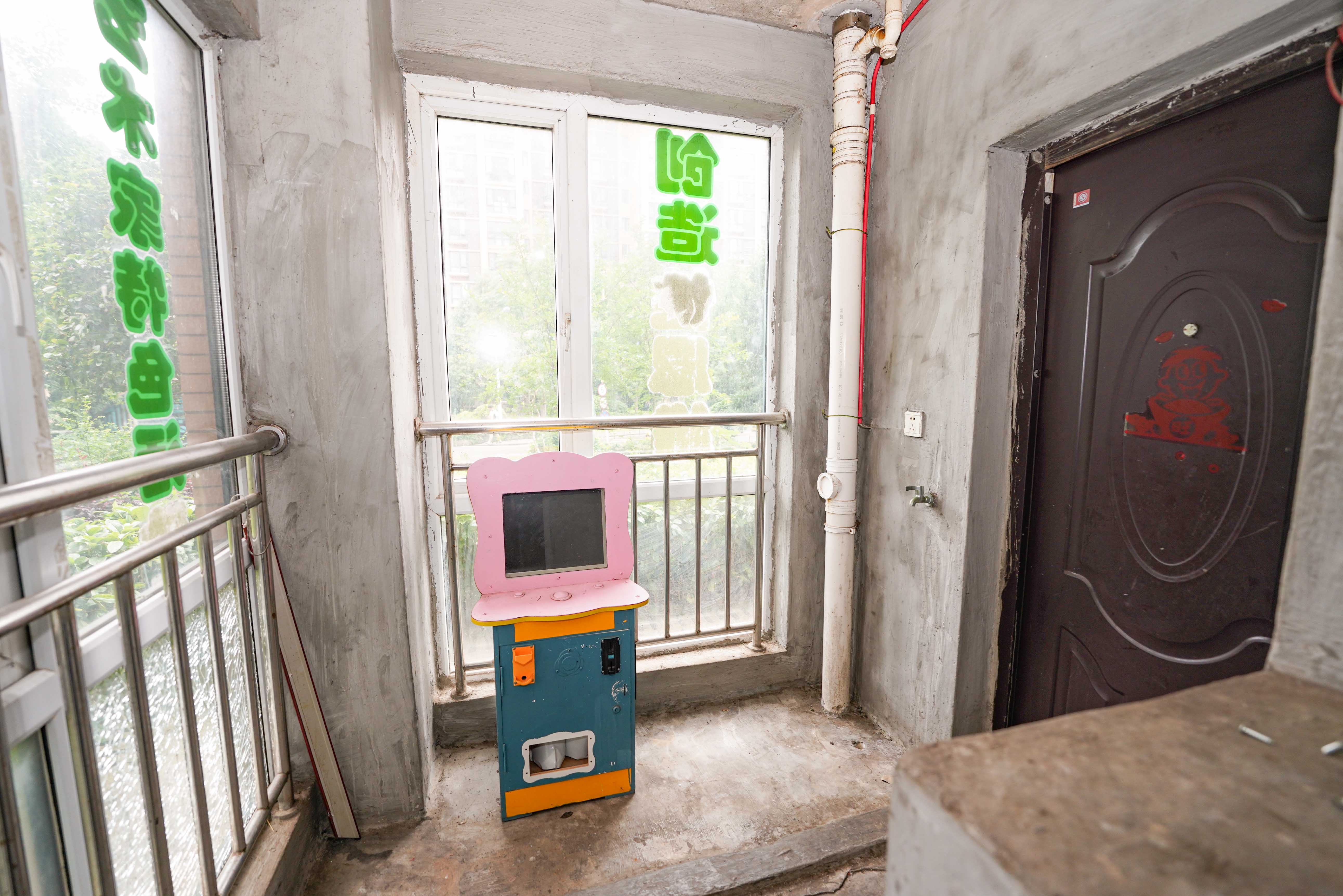 丽发新城  3室2厅2卫   90.00万阳台