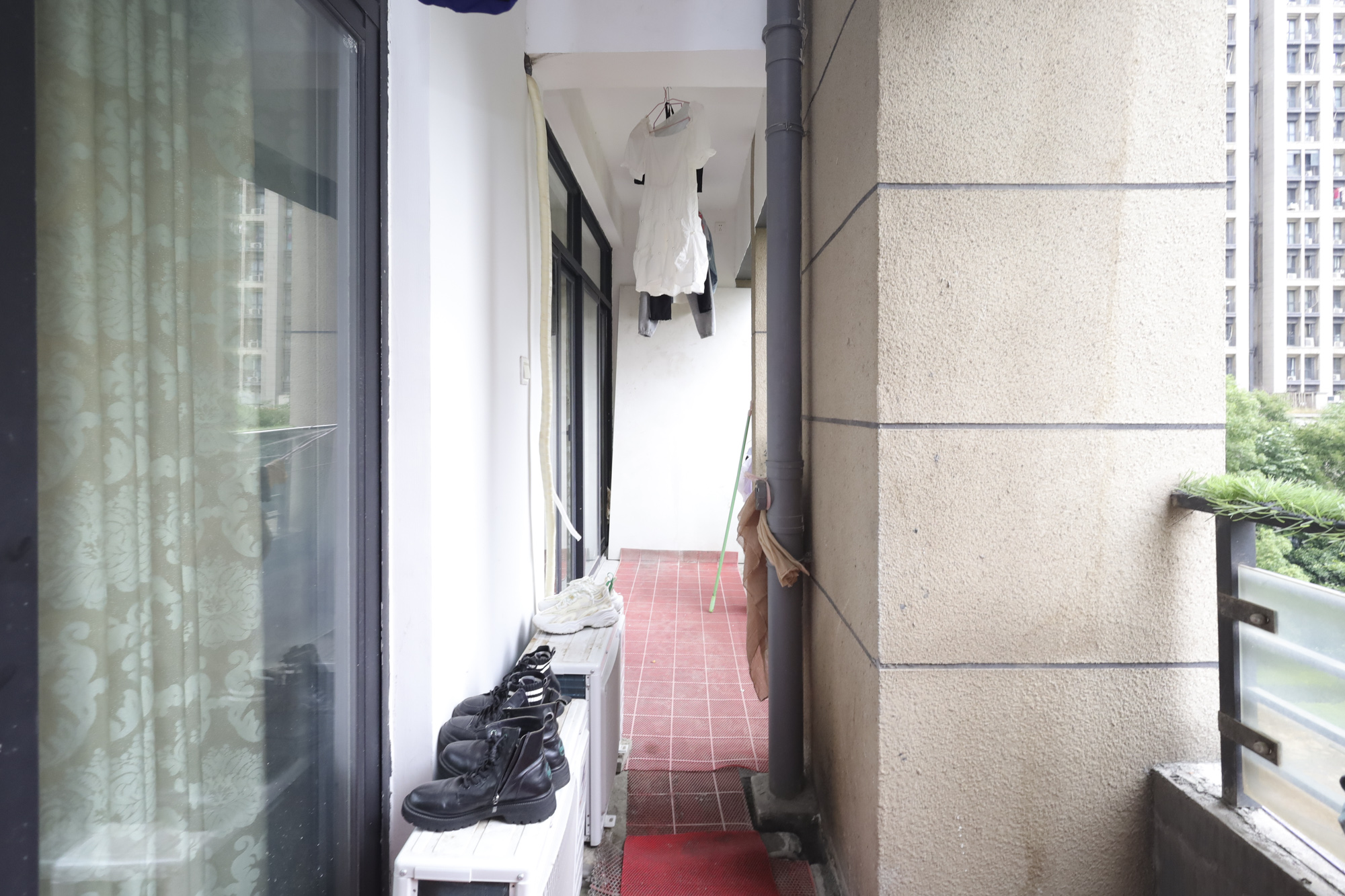 郡原广场  4室2厅2卫   128.80万阳台