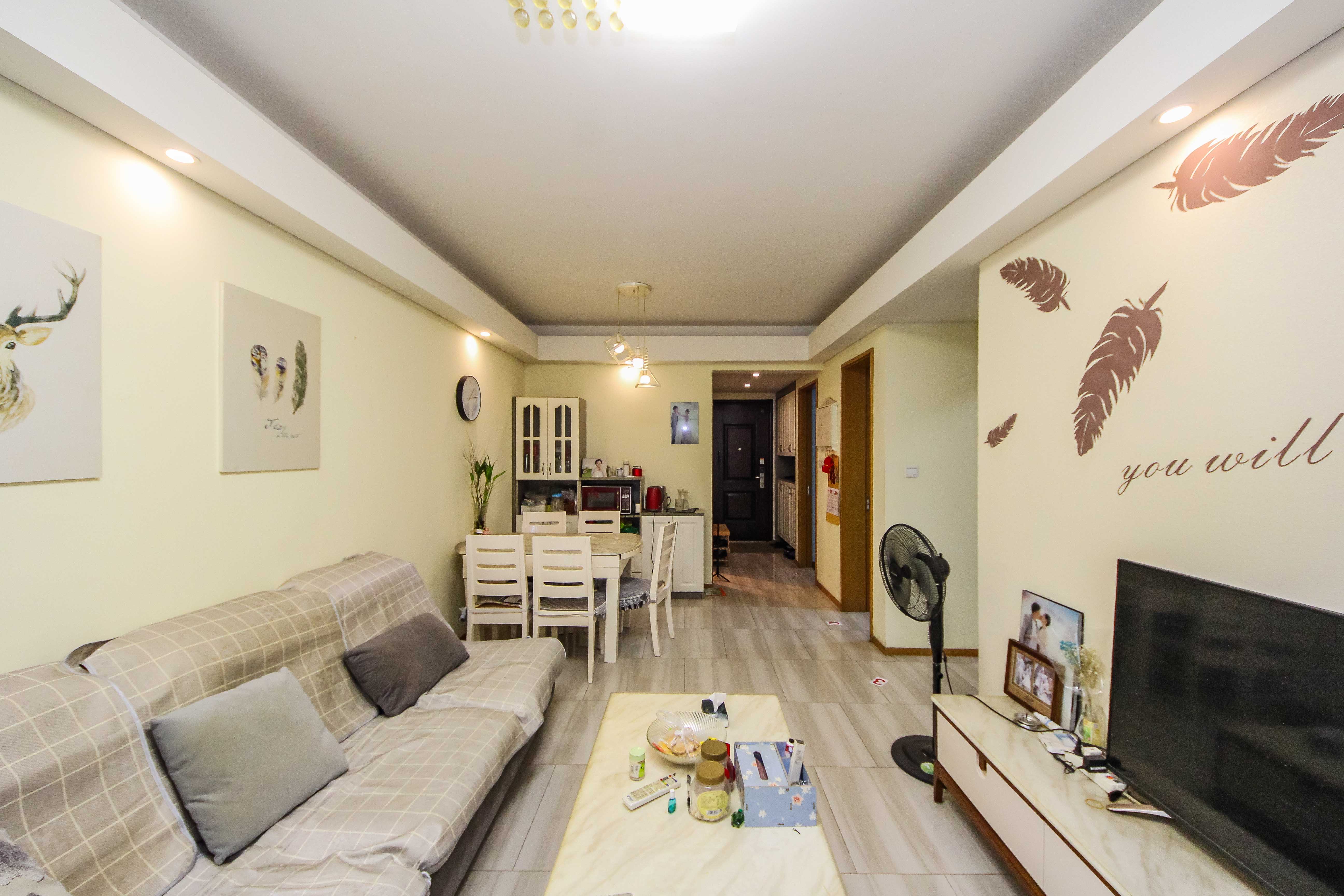 阳光100一期、四五期 3室2厅1卫 75.0万 阳光100一期、四五期 3室2厅1卫 75.0万客厅